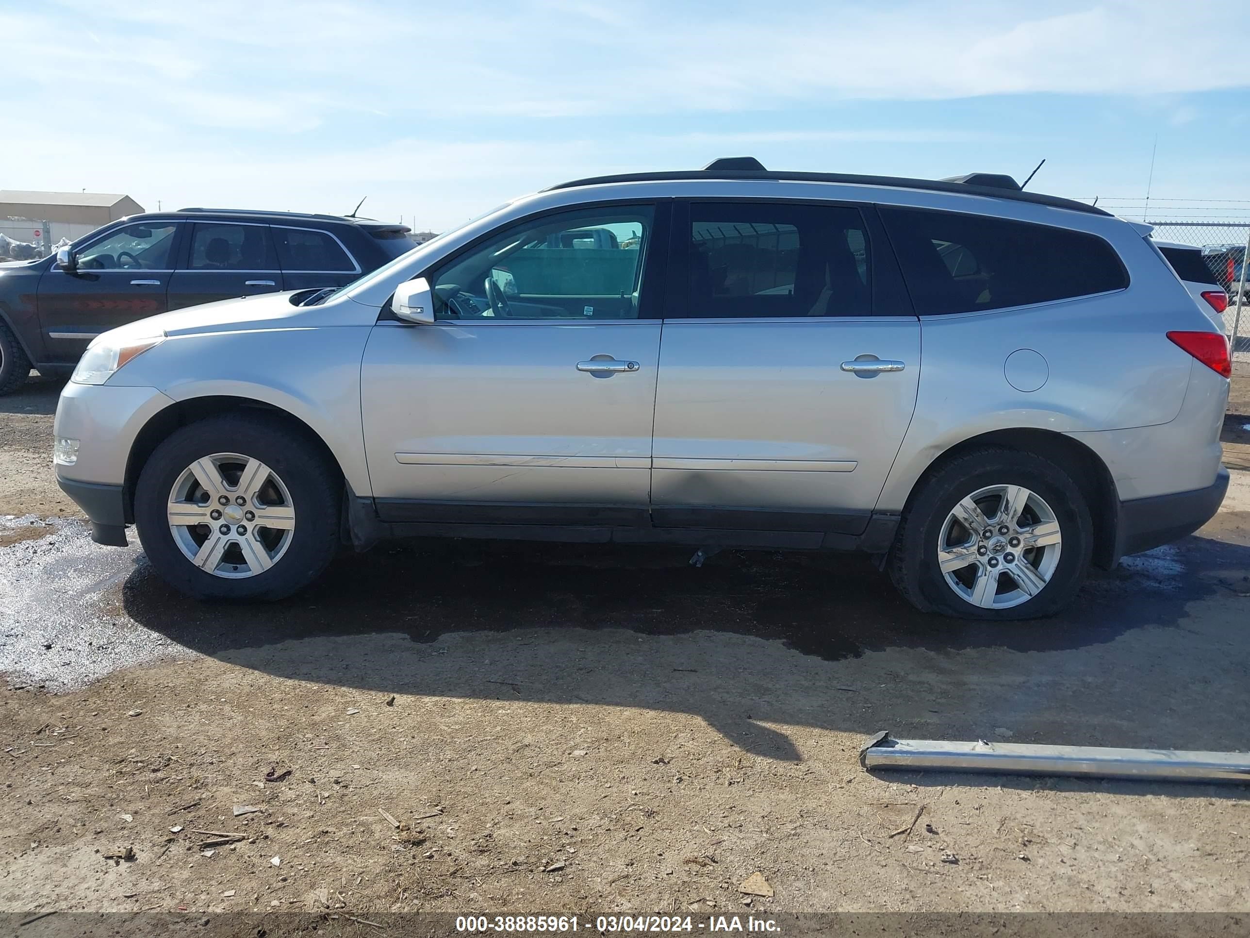 Photo 14 VIN: 1GNKRGED4CJ173707 - CHEVROLET TRAVERSE 