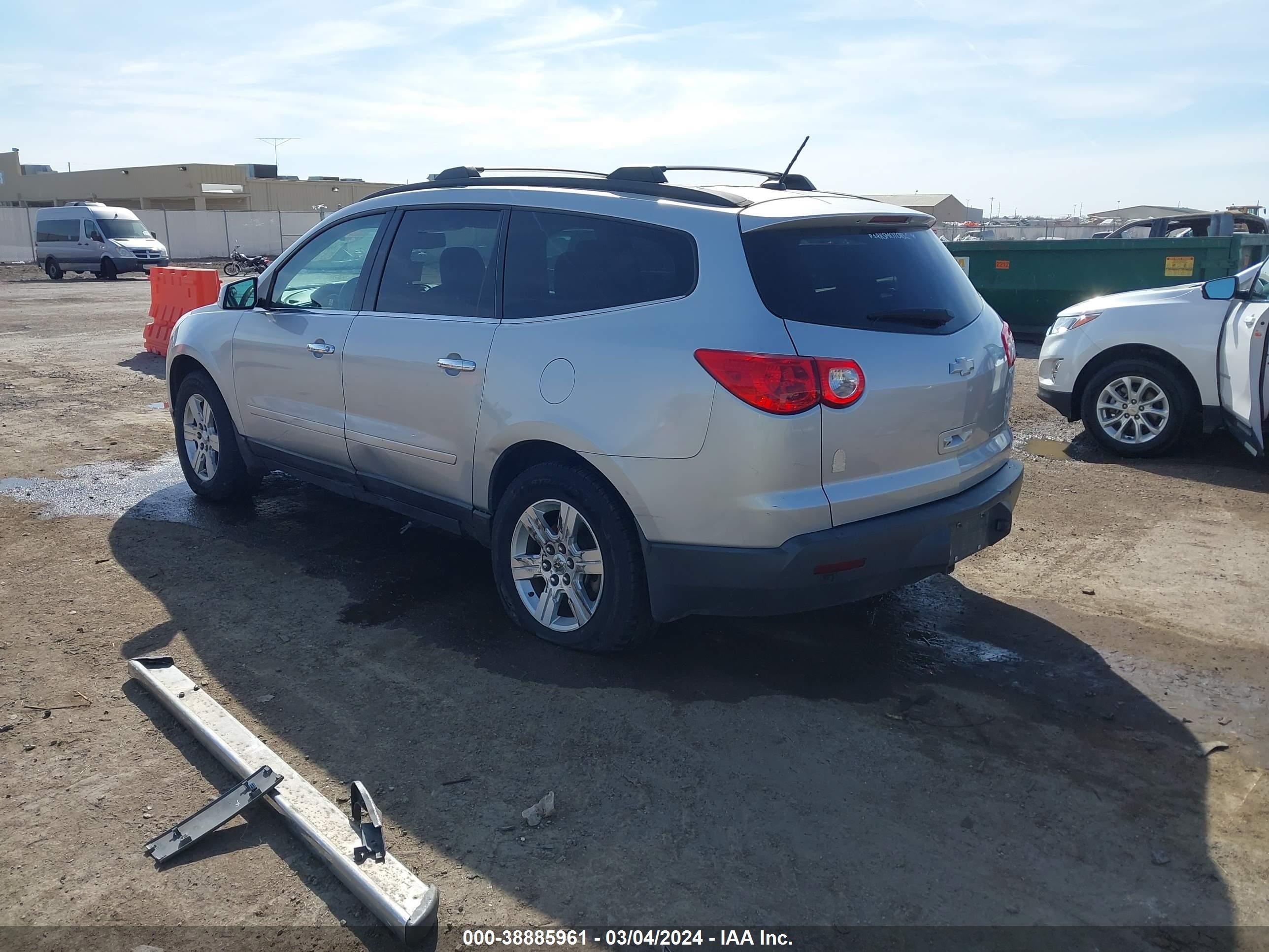 Photo 2 VIN: 1GNKRGED4CJ173707 - CHEVROLET TRAVERSE 