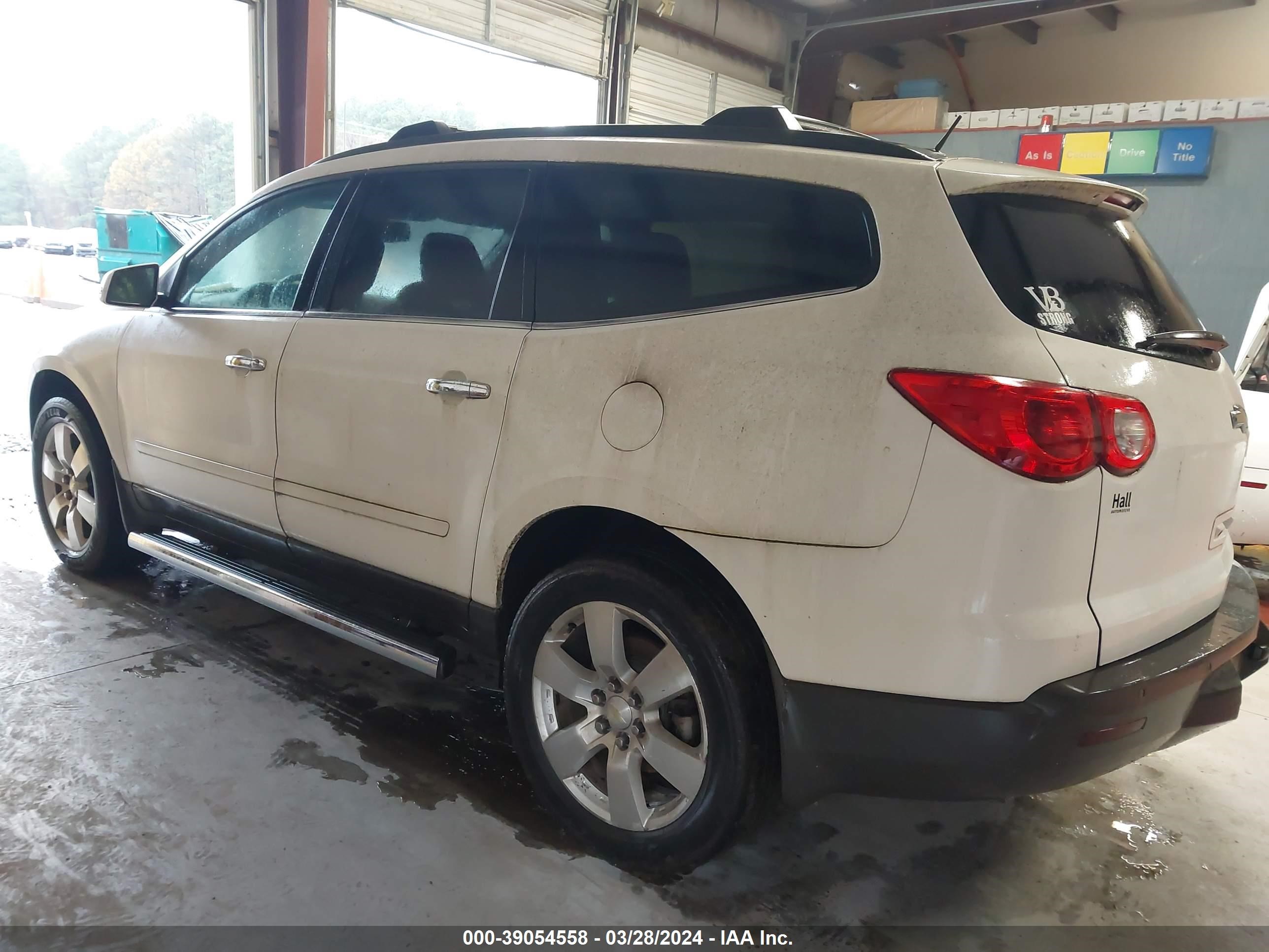 Photo 2 VIN: 1GNKRGED4CJ347436 - CHEVROLET TRAVERSE 