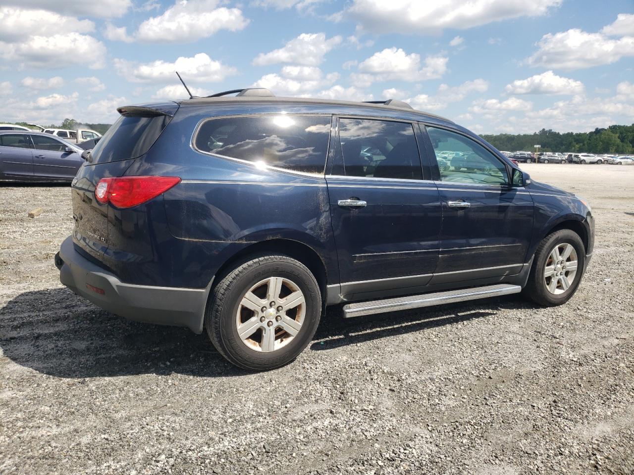 Photo 2 VIN: 1GNKRGED5BJ133120 - CHEVROLET TRAVERSE 