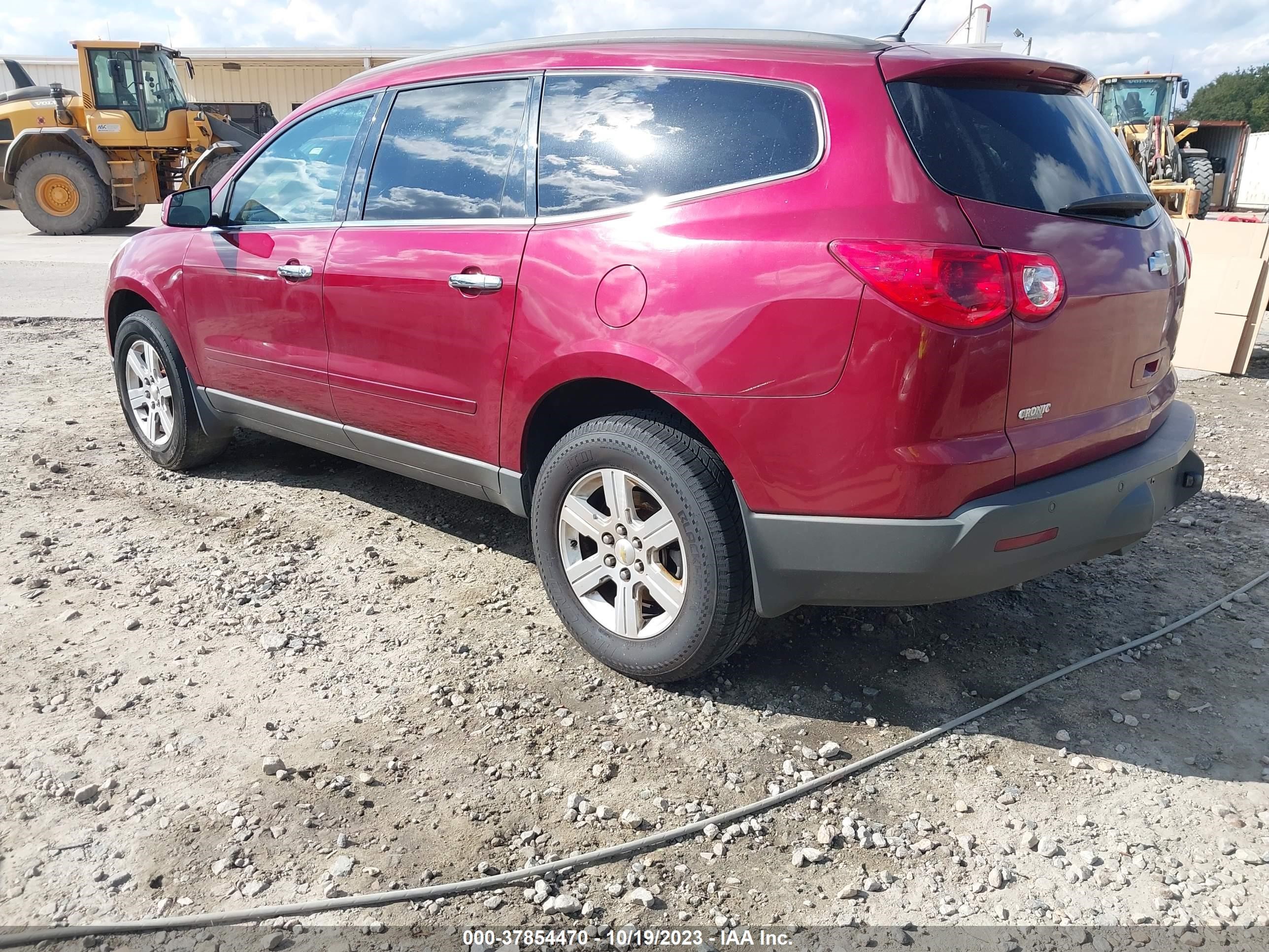 Photo 2 VIN: 1GNKRGED5BJ322530 - CHEVROLET TRAVERSE 