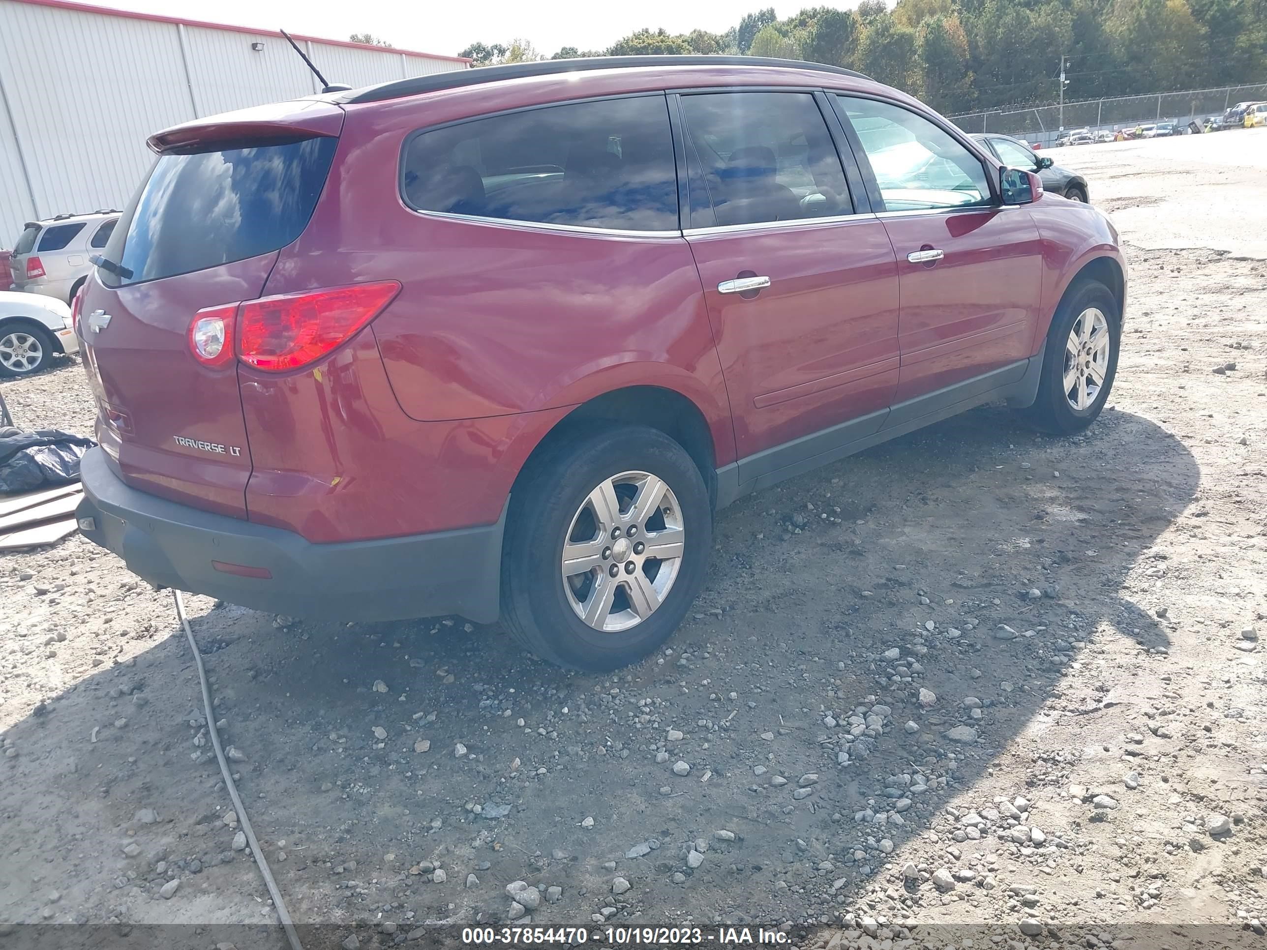 Photo 3 VIN: 1GNKRGED5BJ322530 - CHEVROLET TRAVERSE 