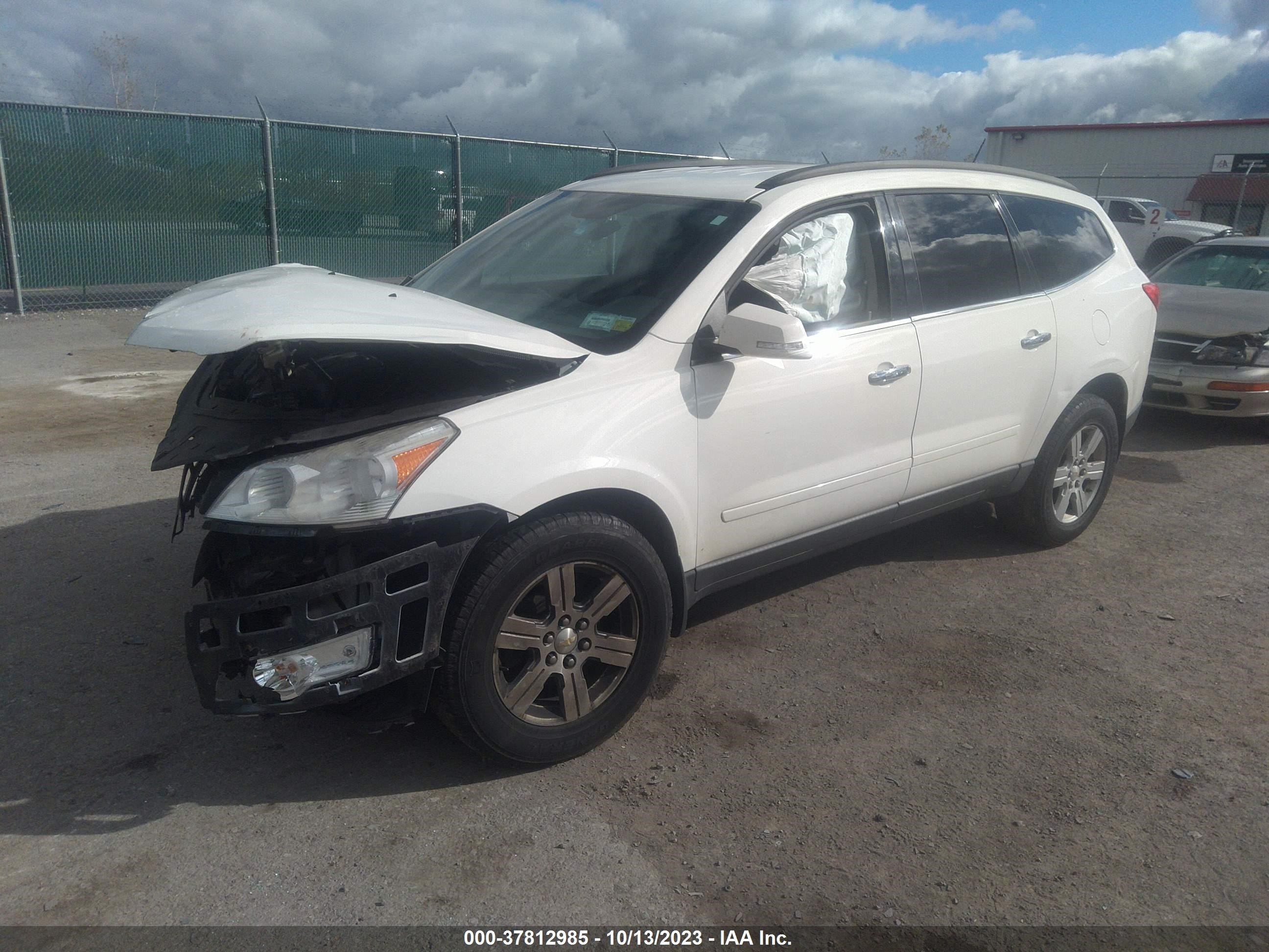 Photo 1 VIN: 1GNKRGED6BJ203305 - CHEVROLET TRAVERSE 