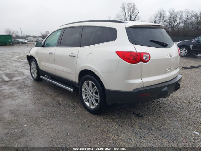 Photo 2 VIN: 1GNKRGED6BJ262872 - CHEVROLET TRAVERSE 