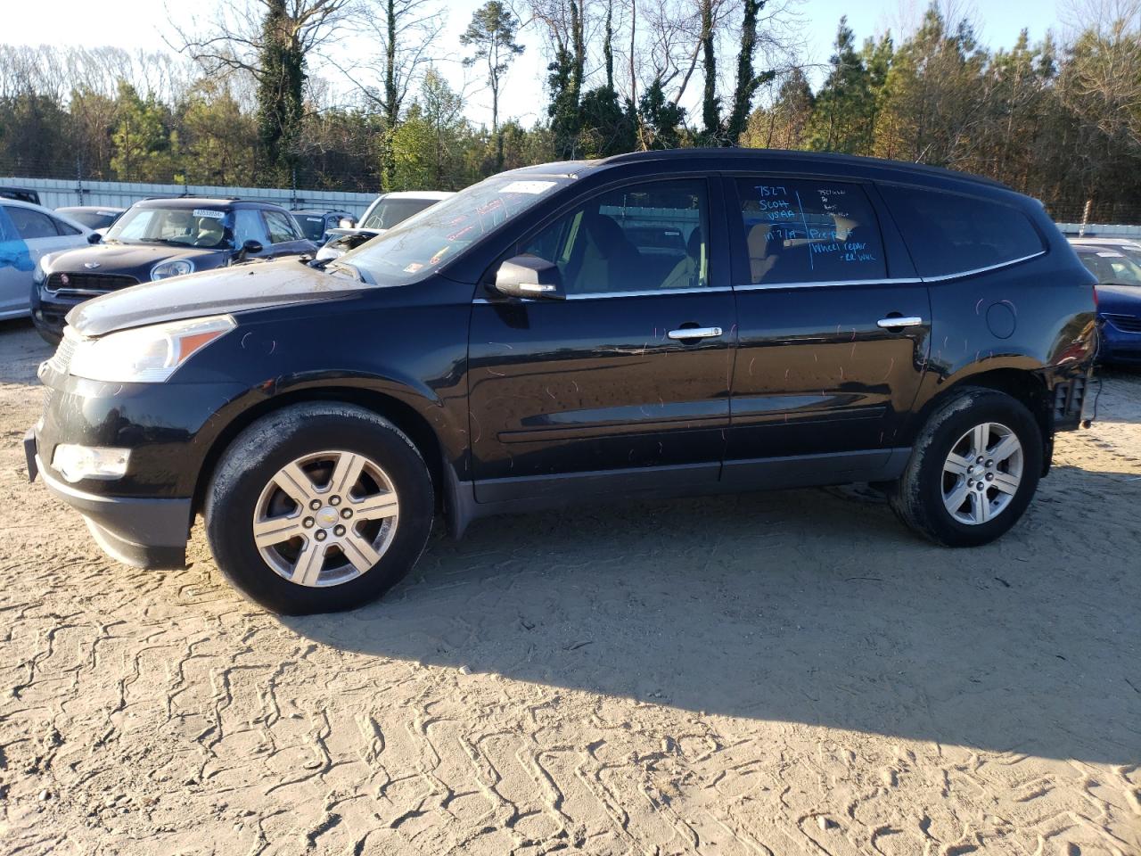 Photo 0 VIN: 1GNKRGED6BJ389458 - CHEVROLET TRAVERSE 