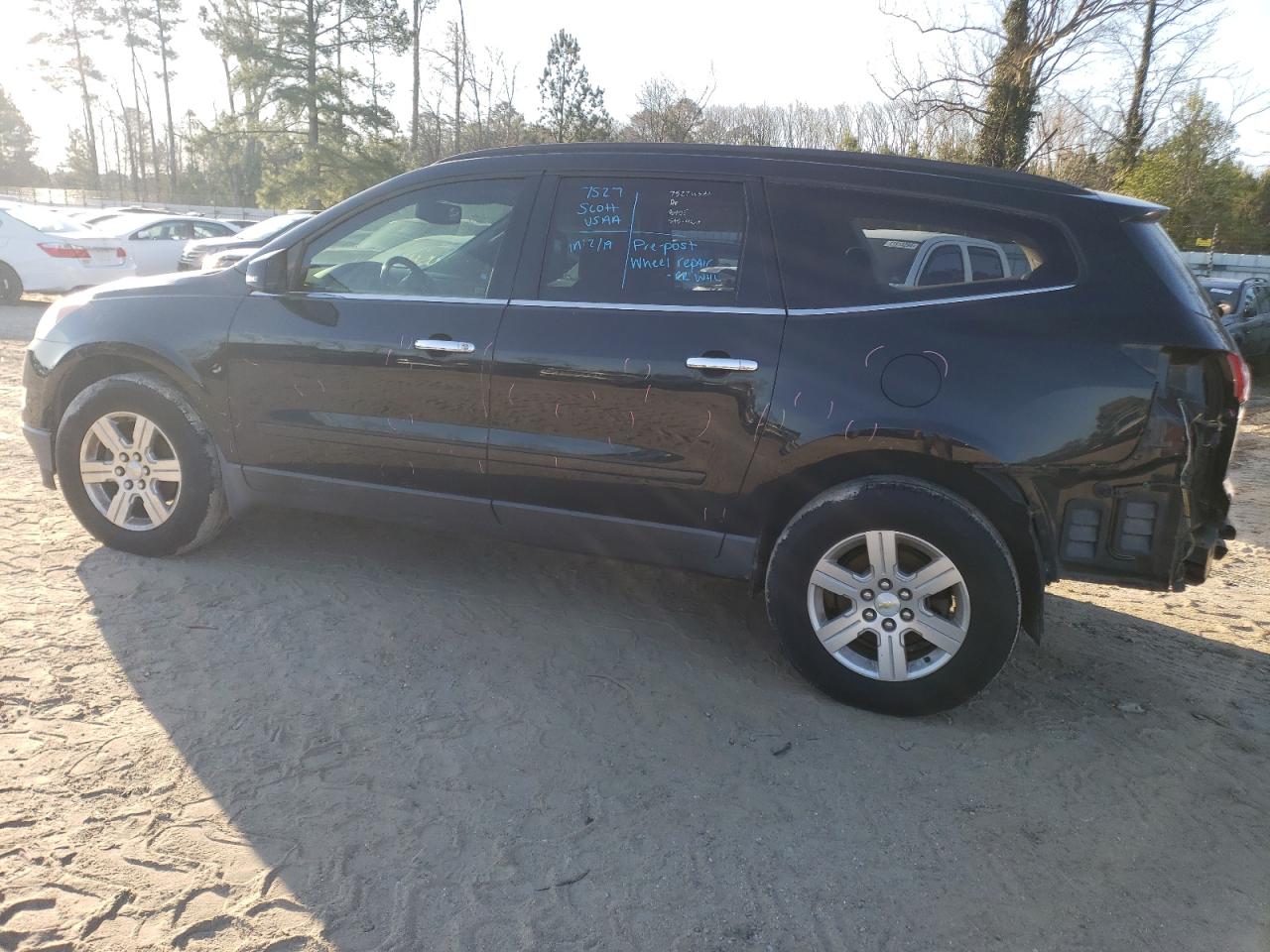 Photo 1 VIN: 1GNKRGED6BJ389458 - CHEVROLET TRAVERSE 