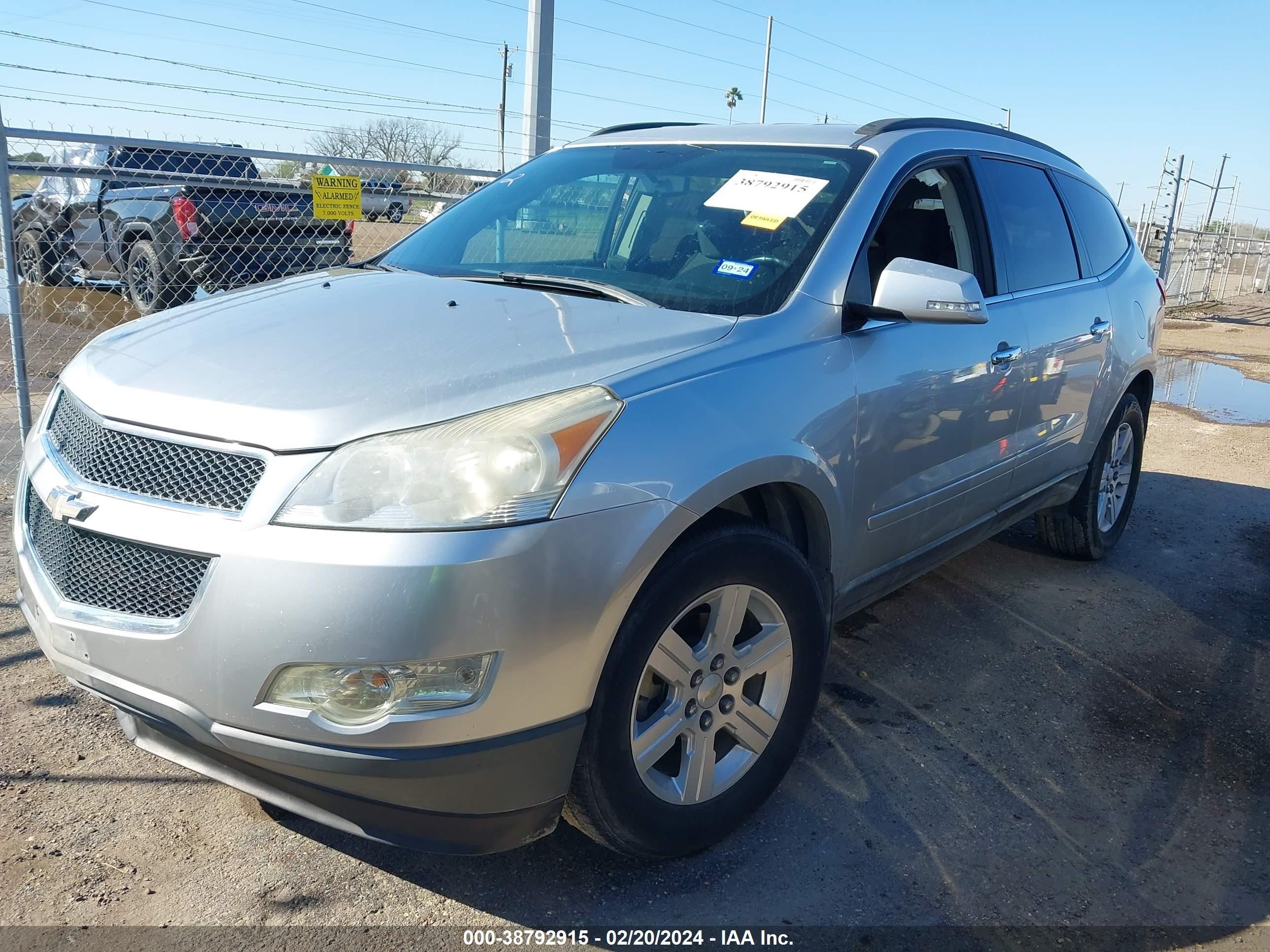 Photo 1 VIN: 1GNKRGED6CJ262131 - CHEVROLET TRAVERSE 