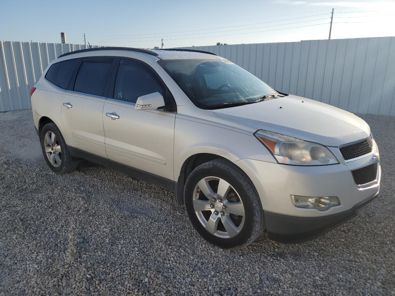 Photo 3 VIN: 1GNKRGED6CJ408222 - CHEVROLET TRAVERSE 