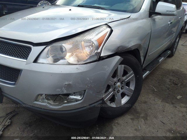 Photo 5 VIN: 1GNKRGED7CJ207381 - CHEVROLET TRAVERSE 