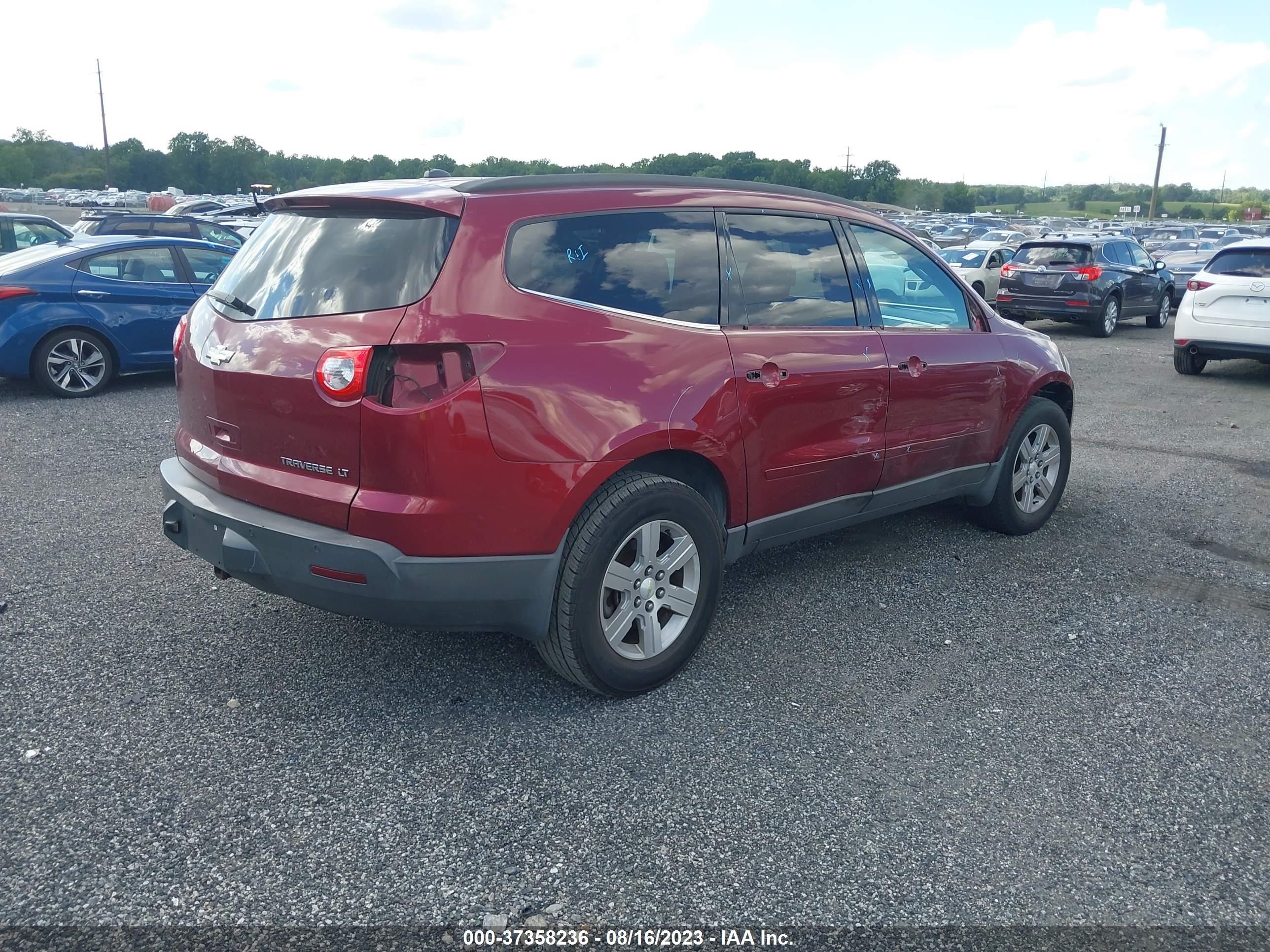 Photo 3 VIN: 1GNKRGED8BJ125884 - CHEVROLET TRAVERSE 