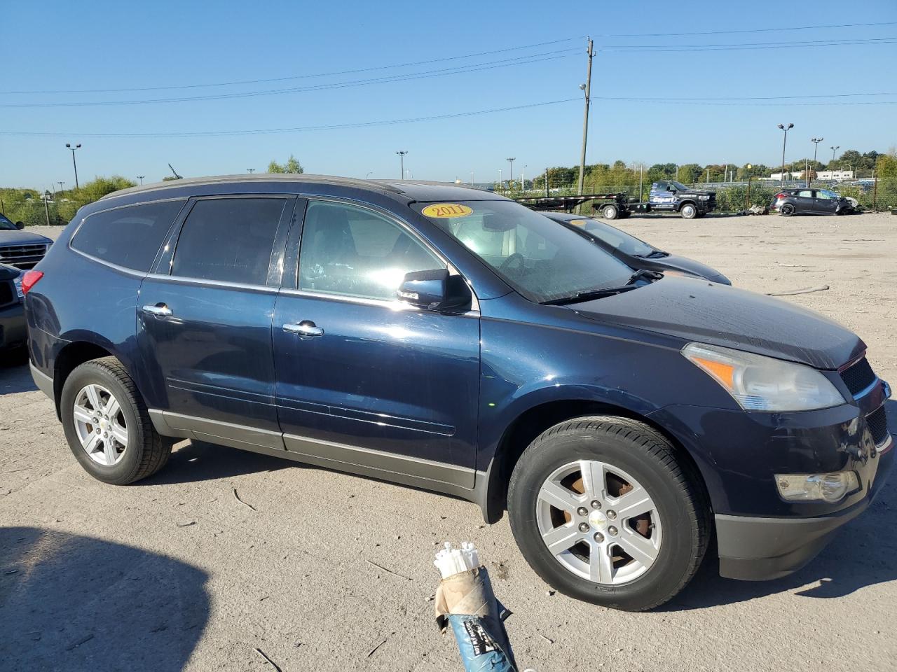 Photo 3 VIN: 1GNKRGED9BJ350766 - CHEVROLET TRAVERSE 