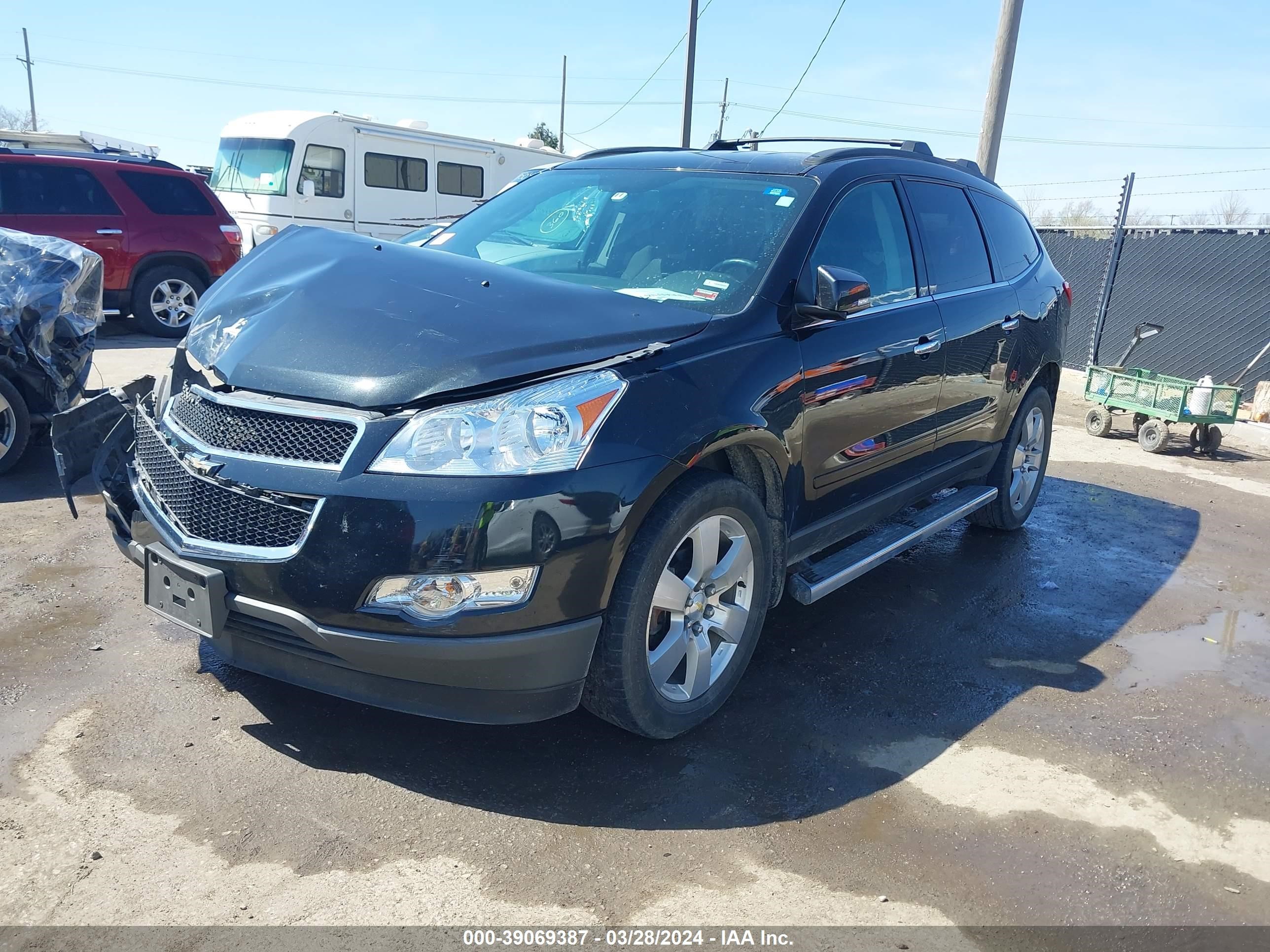 Photo 1 VIN: 1GNKRGED9BJ410609 - CHEVROLET TRAVERSE 