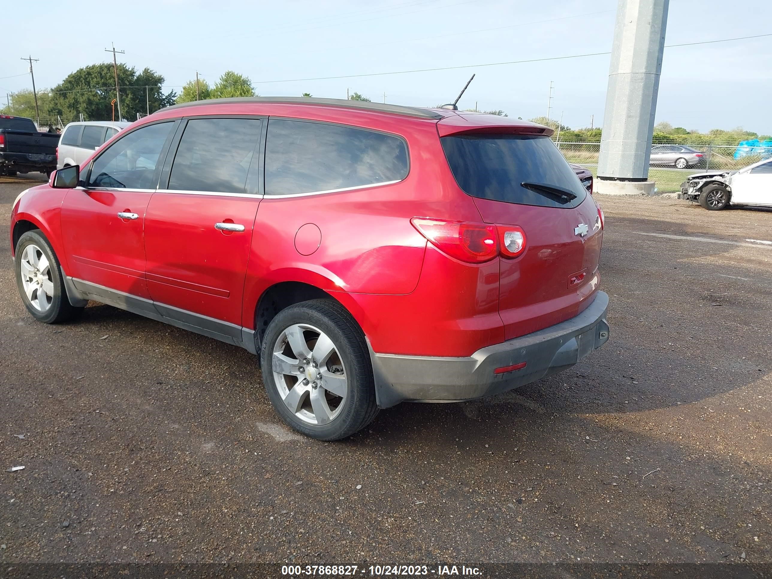 Photo 2 VIN: 1GNKRGED9CJ148429 - CHEVROLET TRAVERSE 