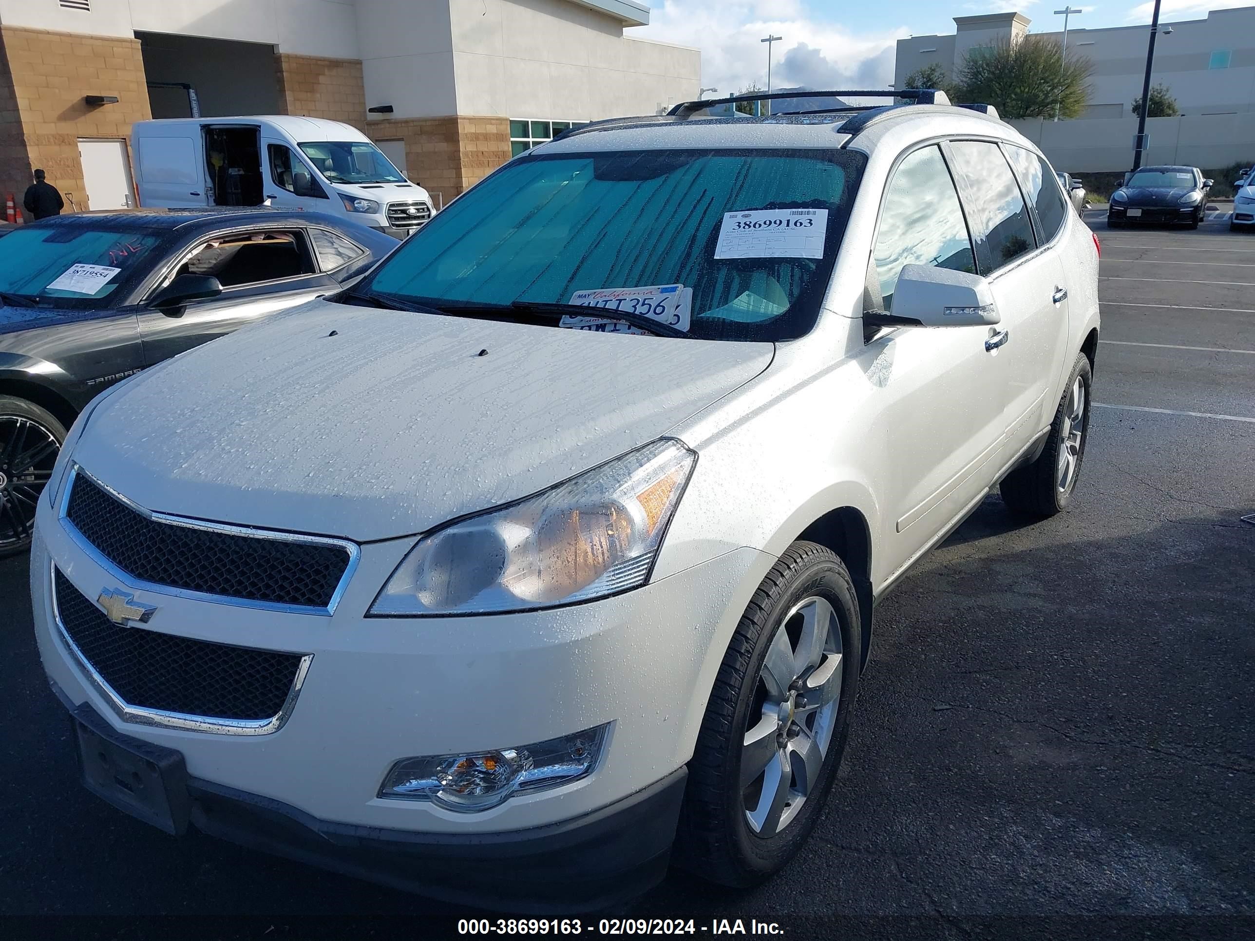 Photo 1 VIN: 1GNKRGEDXCJ153137 - CHEVROLET TRAVERSE 