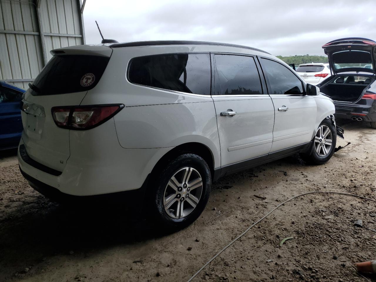 Photo 2 VIN: 1GNKRGKD0HJ313909 - CHEVROLET TRAVERSE 