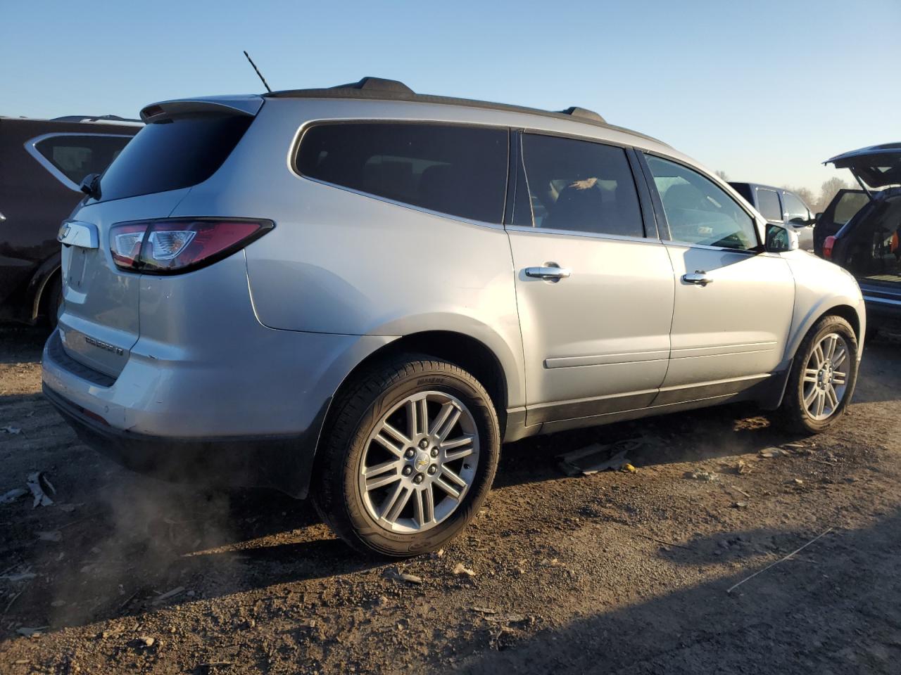 Photo 2 VIN: 1GNKRGKD1FJ180686 - CHEVROLET TRAVERSE 