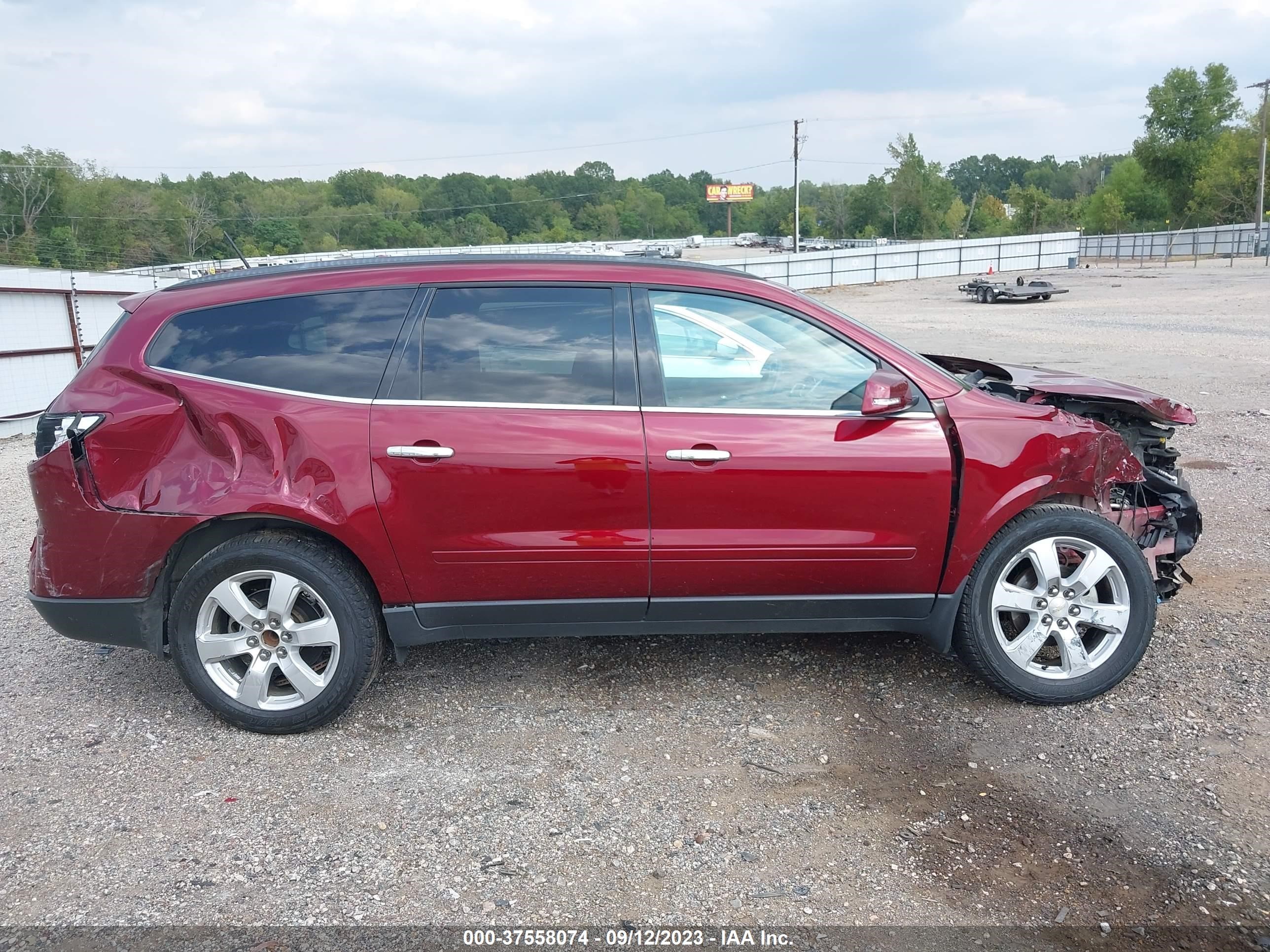 Photo 13 VIN: 1GNKRGKD1GJ309446 - CHEVROLET TRAVERSE 