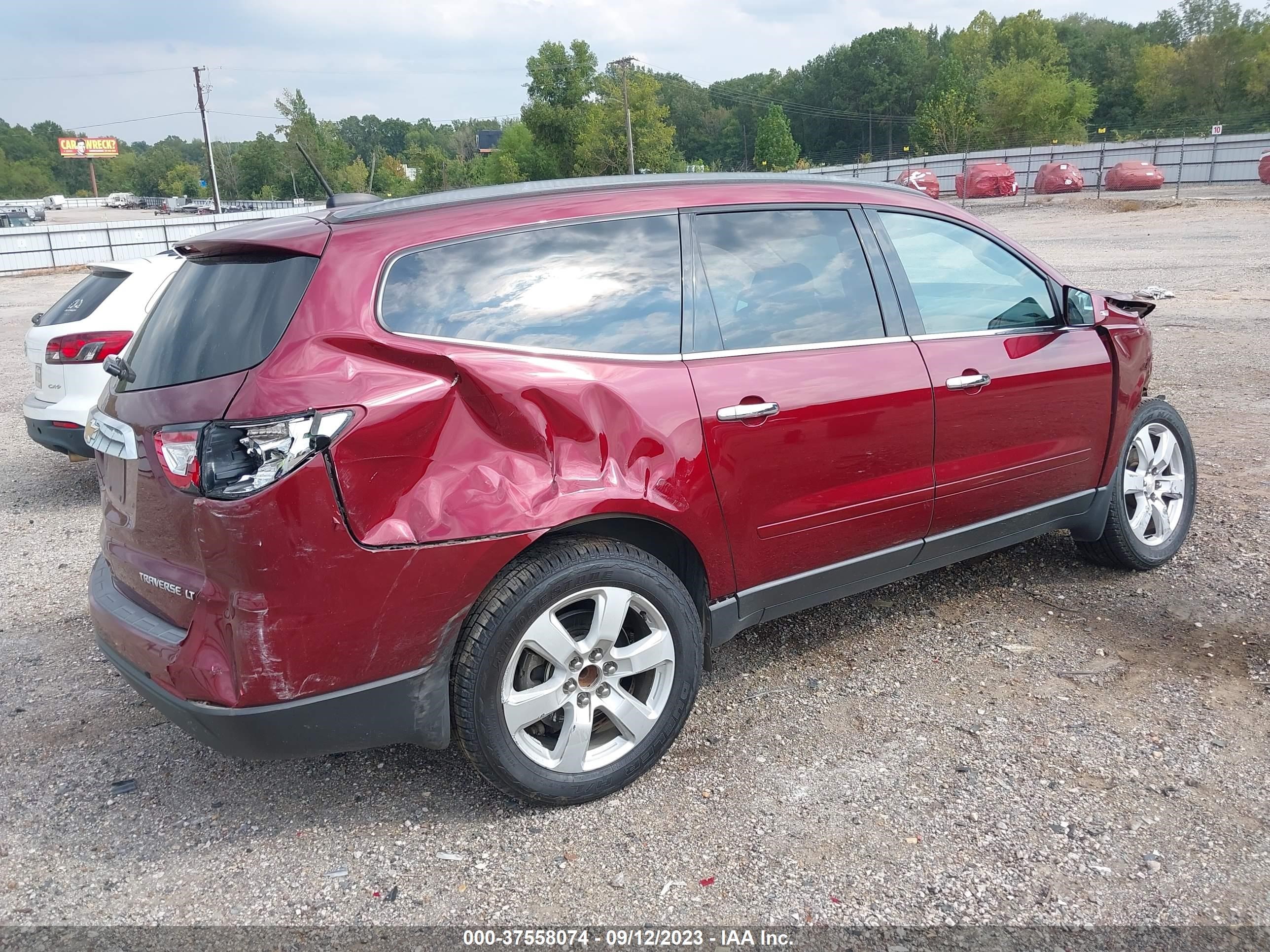 Photo 3 VIN: 1GNKRGKD1GJ309446 - CHEVROLET TRAVERSE 