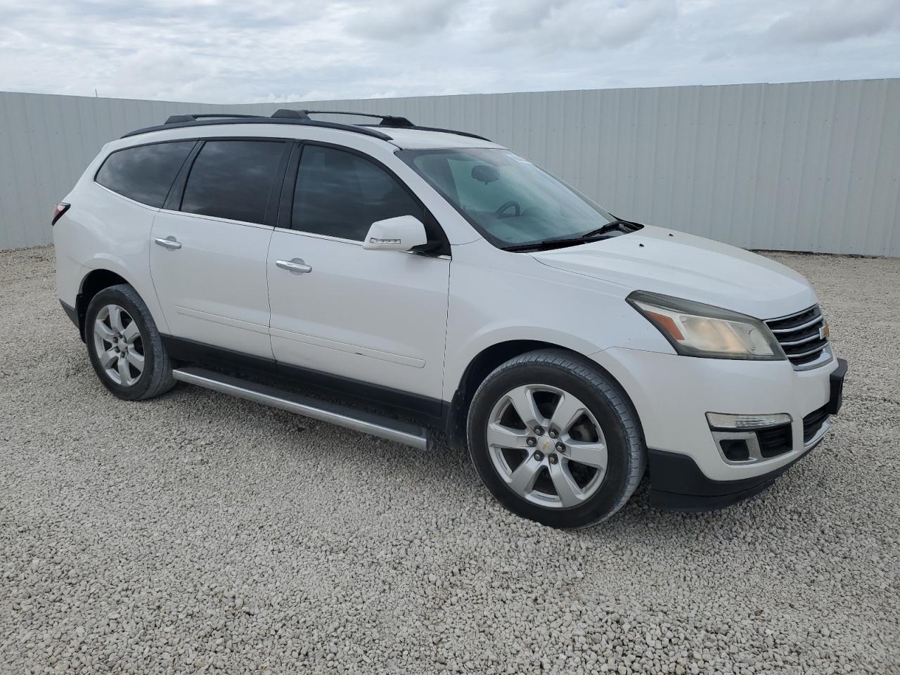 Photo 3 VIN: 1GNKRGKD2GJ299316 - CHEVROLET TRAVERSE 