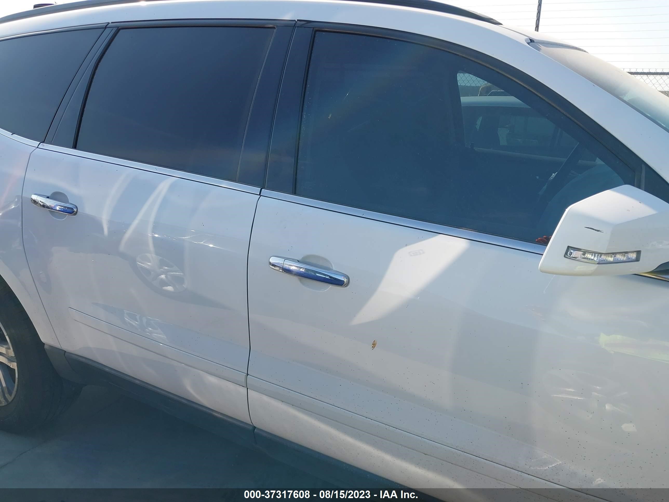 Photo 12 VIN: 1GNKRGKD3GJ305978 - CHEVROLET TRAVERSE 