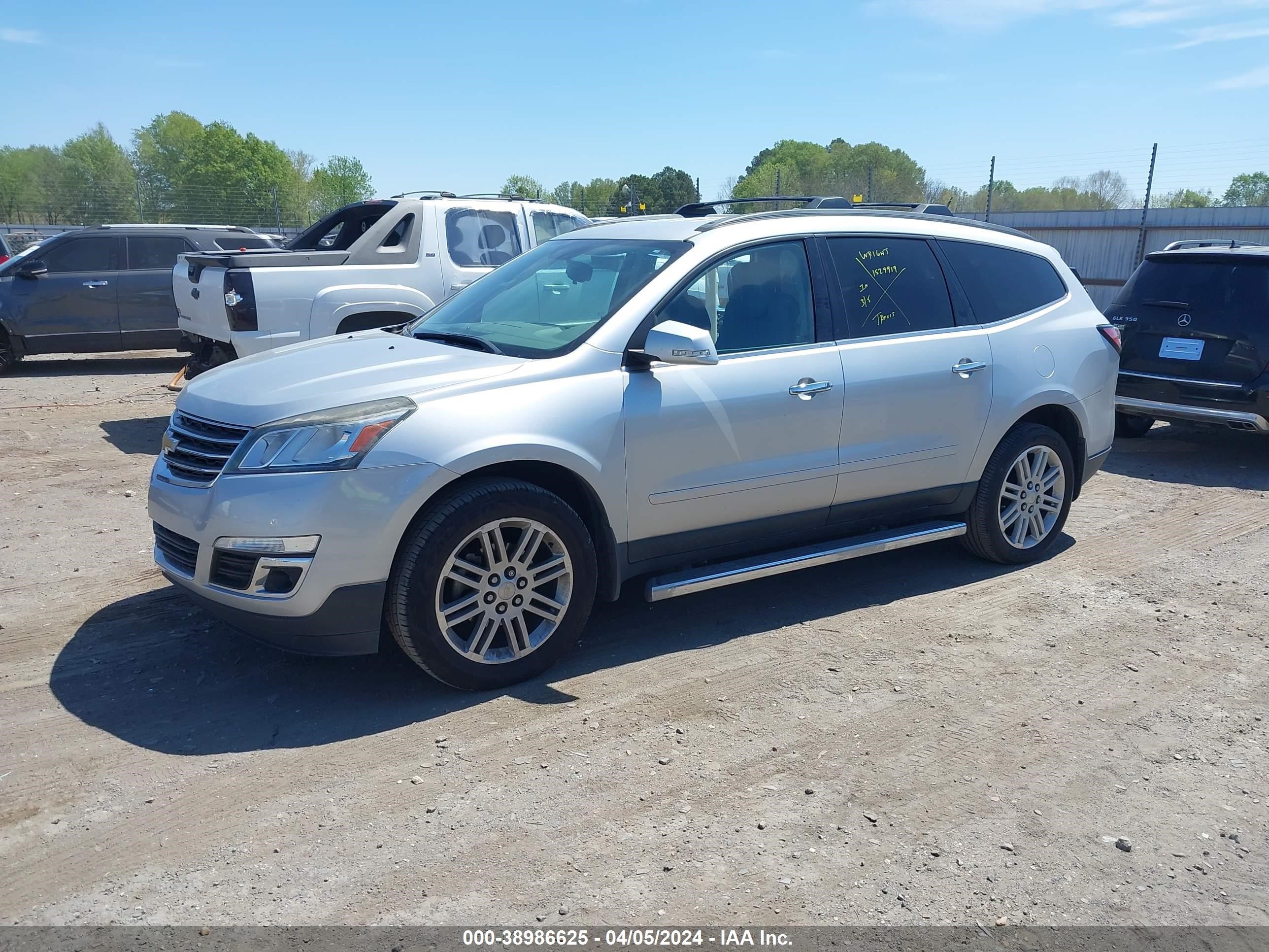 Photo 1 VIN: 1GNKRGKD5FJ266454 - CHEVROLET TRAVERSE 