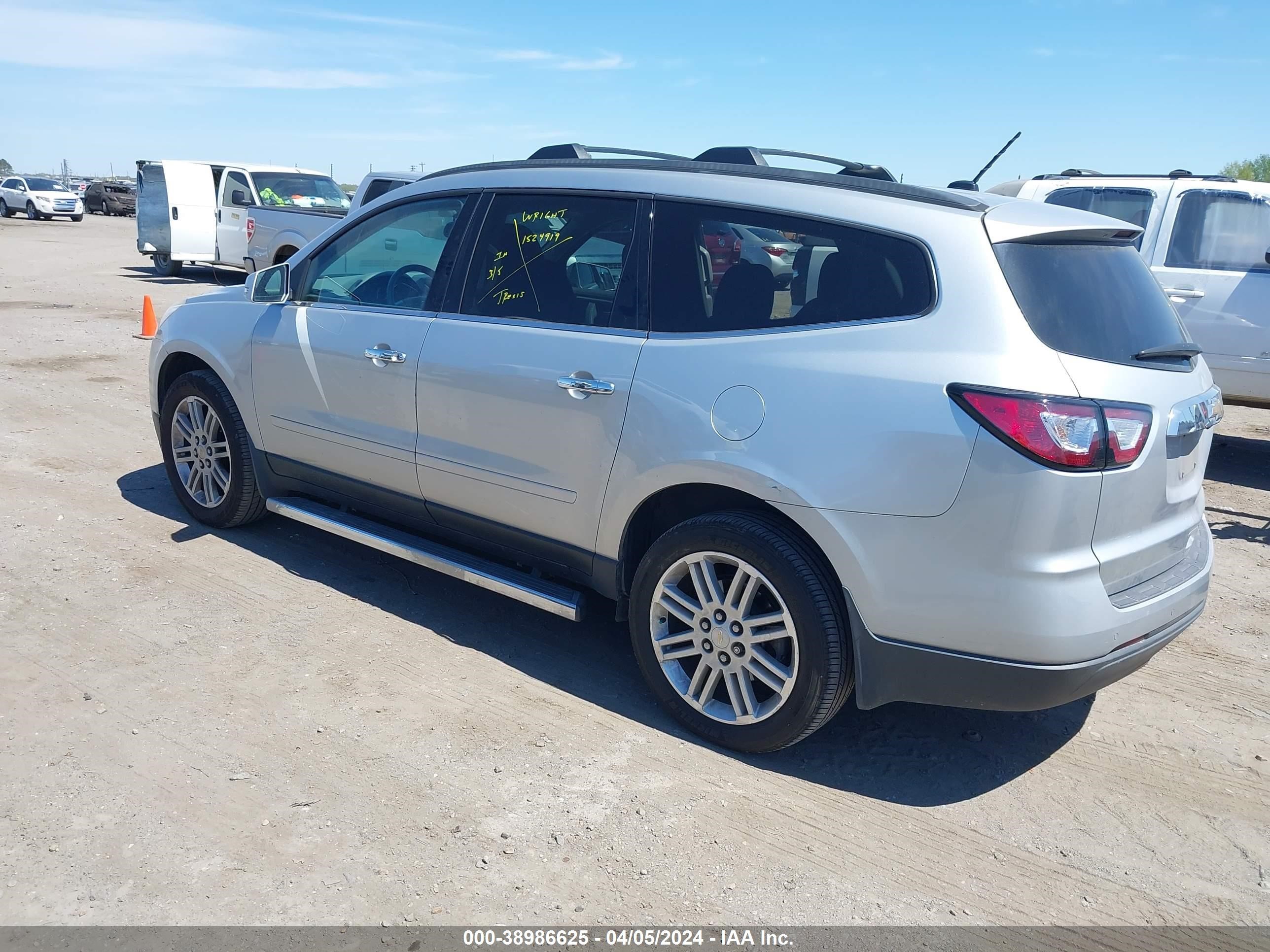 Photo 2 VIN: 1GNKRGKD5FJ266454 - CHEVROLET TRAVERSE 