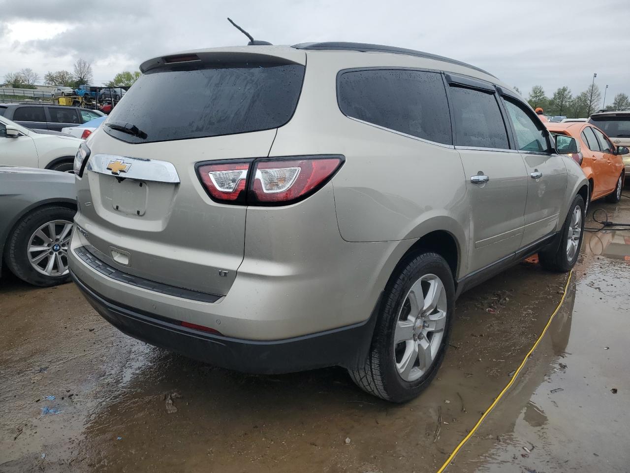 Photo 2 VIN: 1GNKRGKD6HJ252632 - CHEVROLET TRAVERSE 