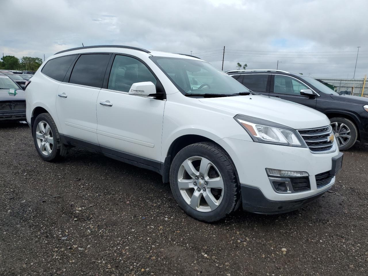 Photo 3 VIN: 1GNKRGKD7HJ250078 - CHEVROLET TRAVERSE 