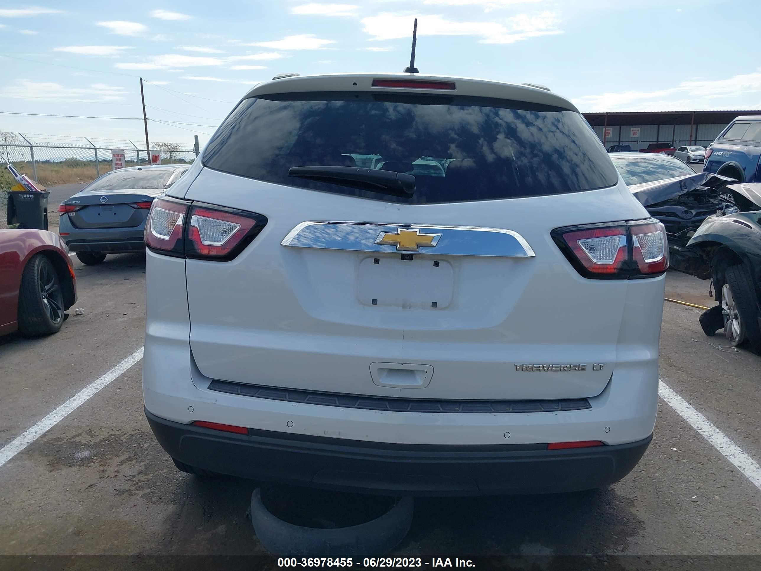 Photo 15 VIN: 1GNKRGKD8GJ207075 - CHEVROLET TRAVERSE 