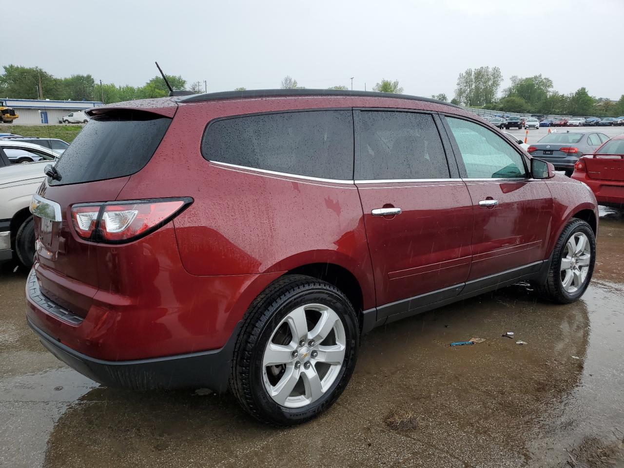 Photo 2 VIN: 1GNKRGKD8HJ323832 - CHEVROLET TRAVERSE 