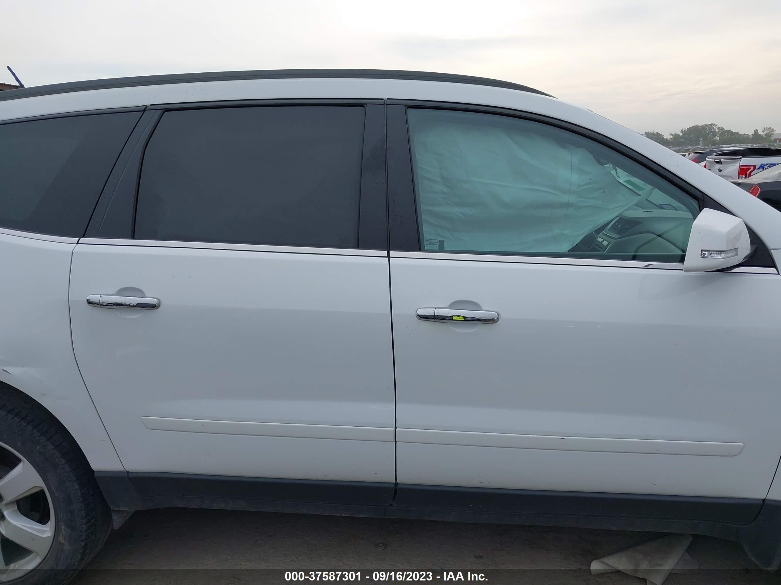 Photo 11 VIN: 1GNKRGKD9GJ205108 - CHEVROLET TRAVERSE 