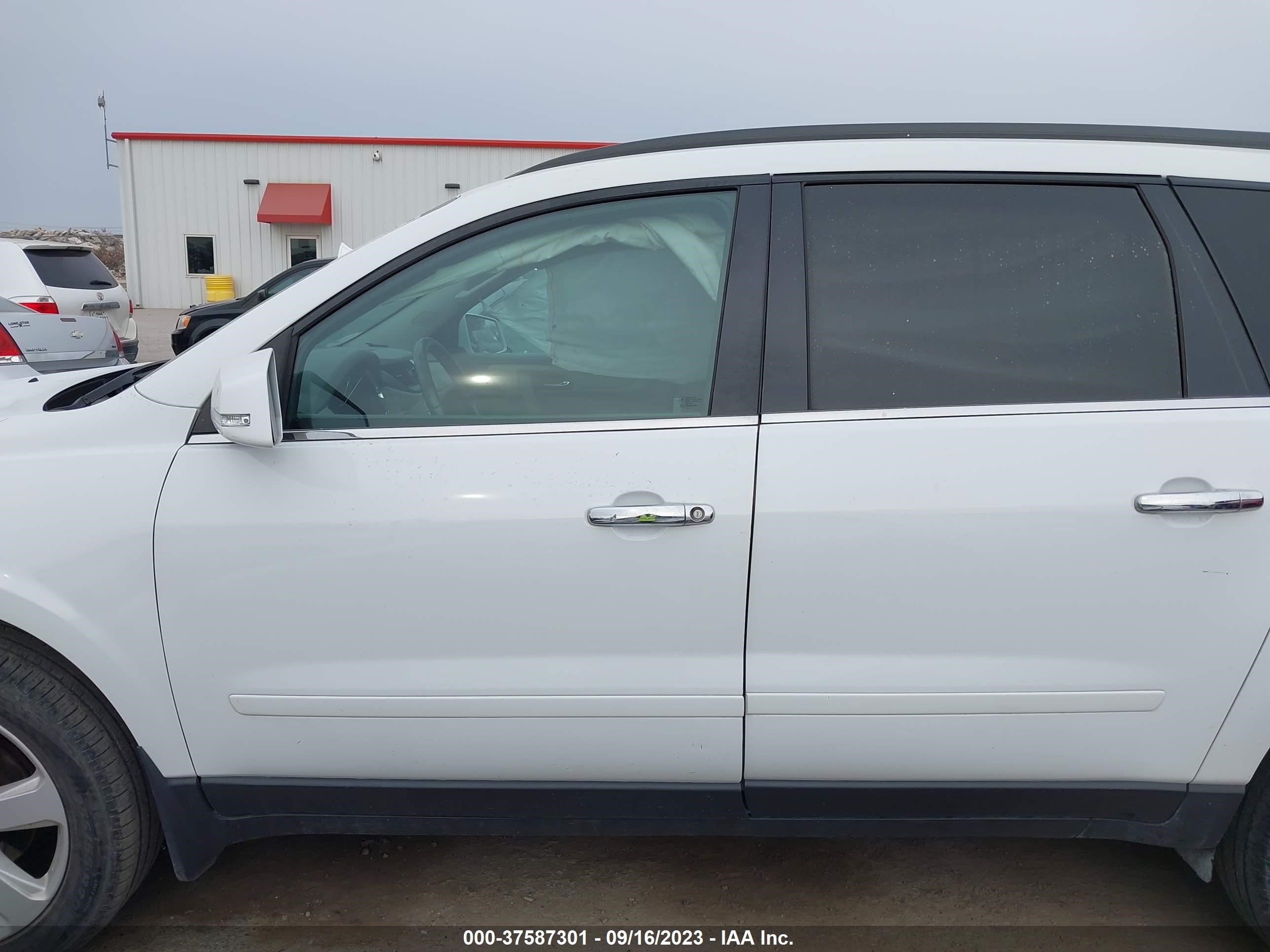 Photo 12 VIN: 1GNKRGKD9GJ205108 - CHEVROLET TRAVERSE 