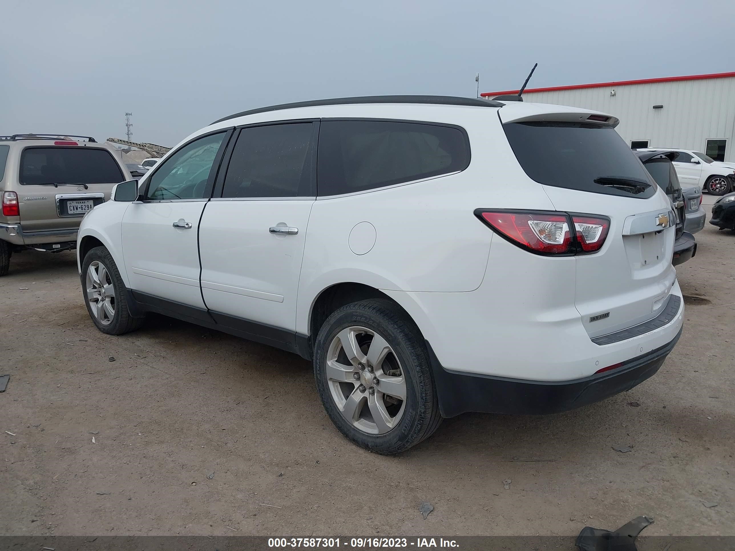 Photo 2 VIN: 1GNKRGKD9GJ205108 - CHEVROLET TRAVERSE 