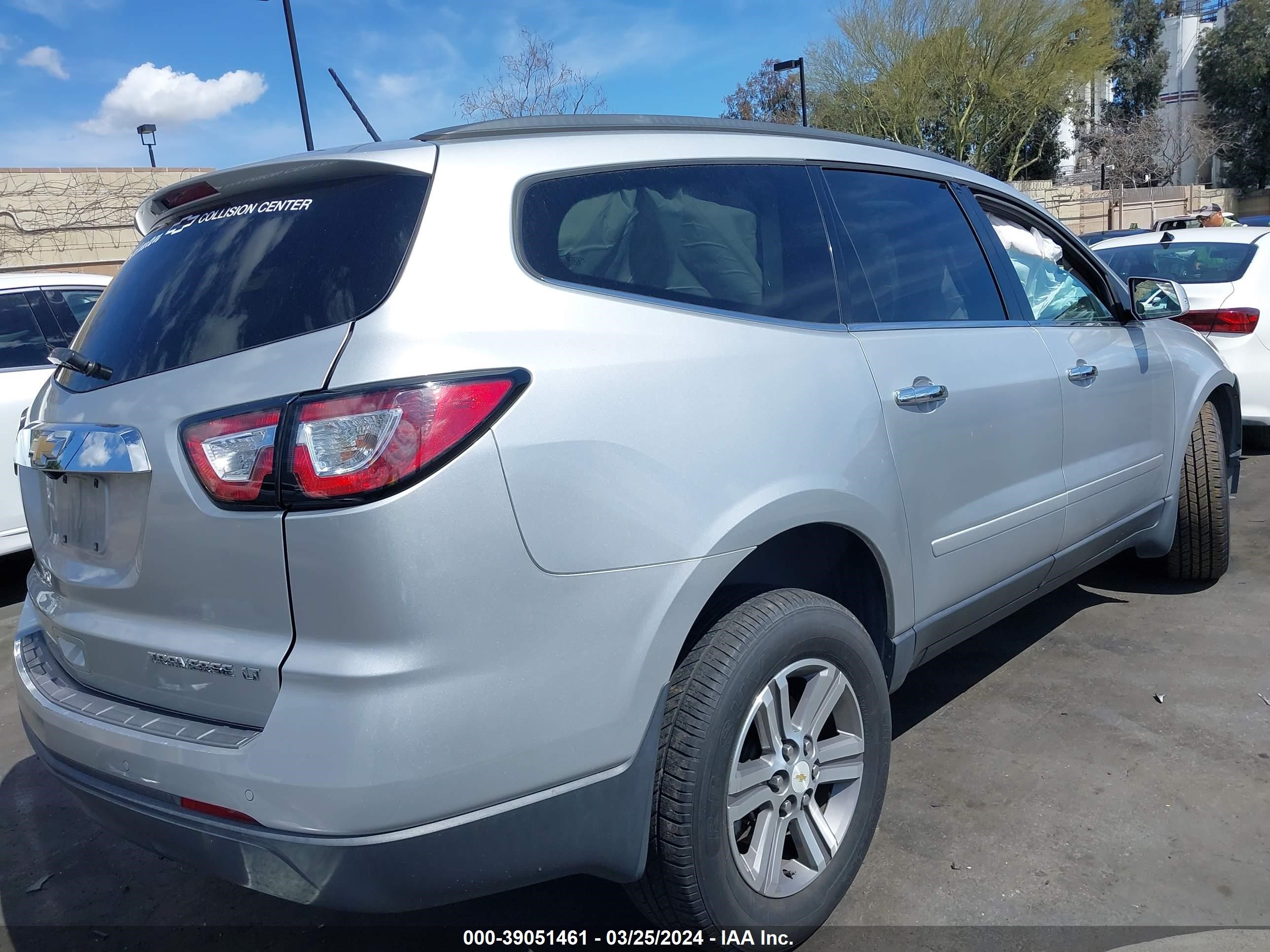 Photo 3 VIN: 1GNKRHKD1FJ264528 - CHEVROLET TRAVERSE 