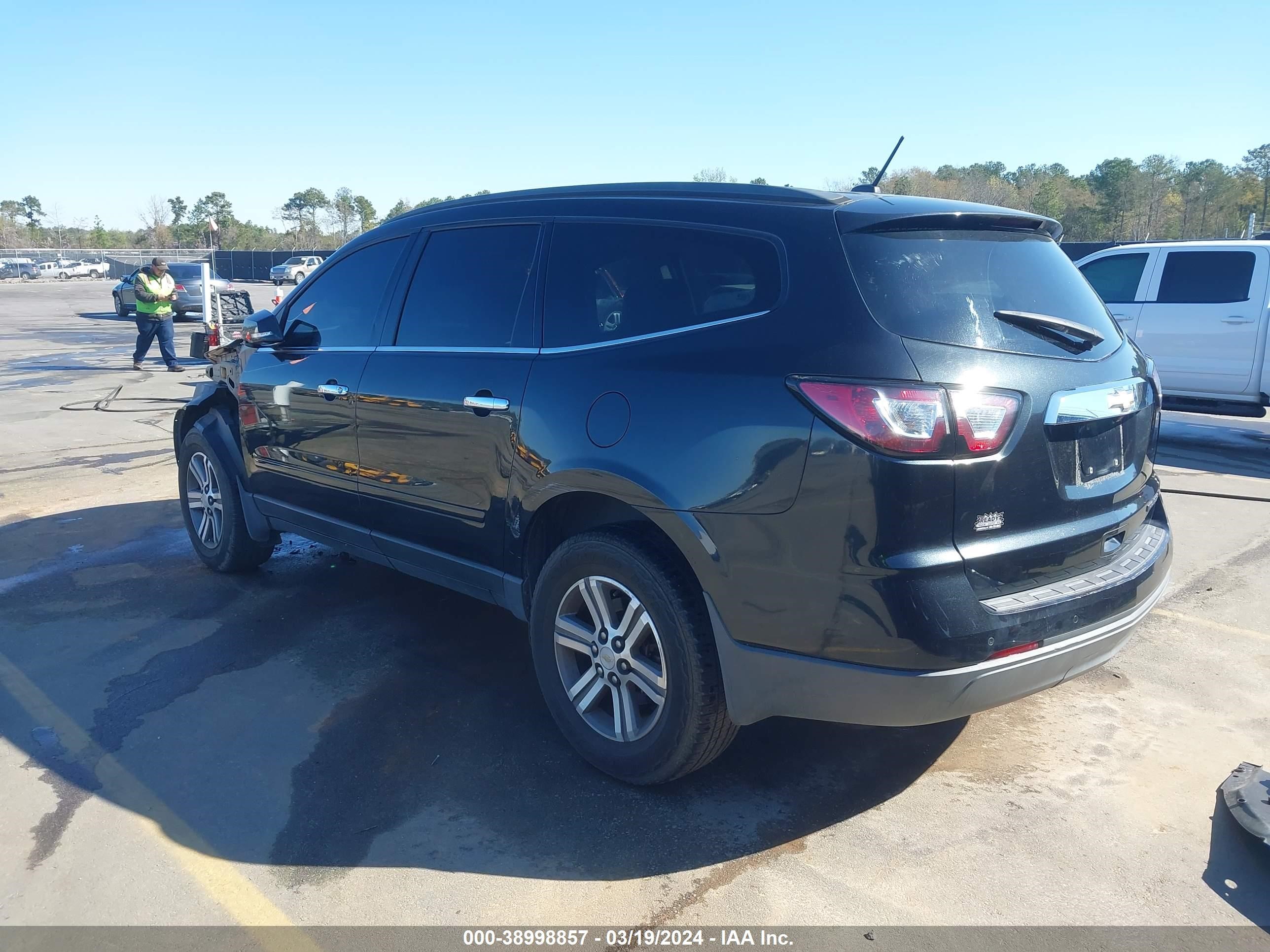 Photo 2 VIN: 1GNKRHKD5FJ142562 - CHEVROLET TRAVERSE 