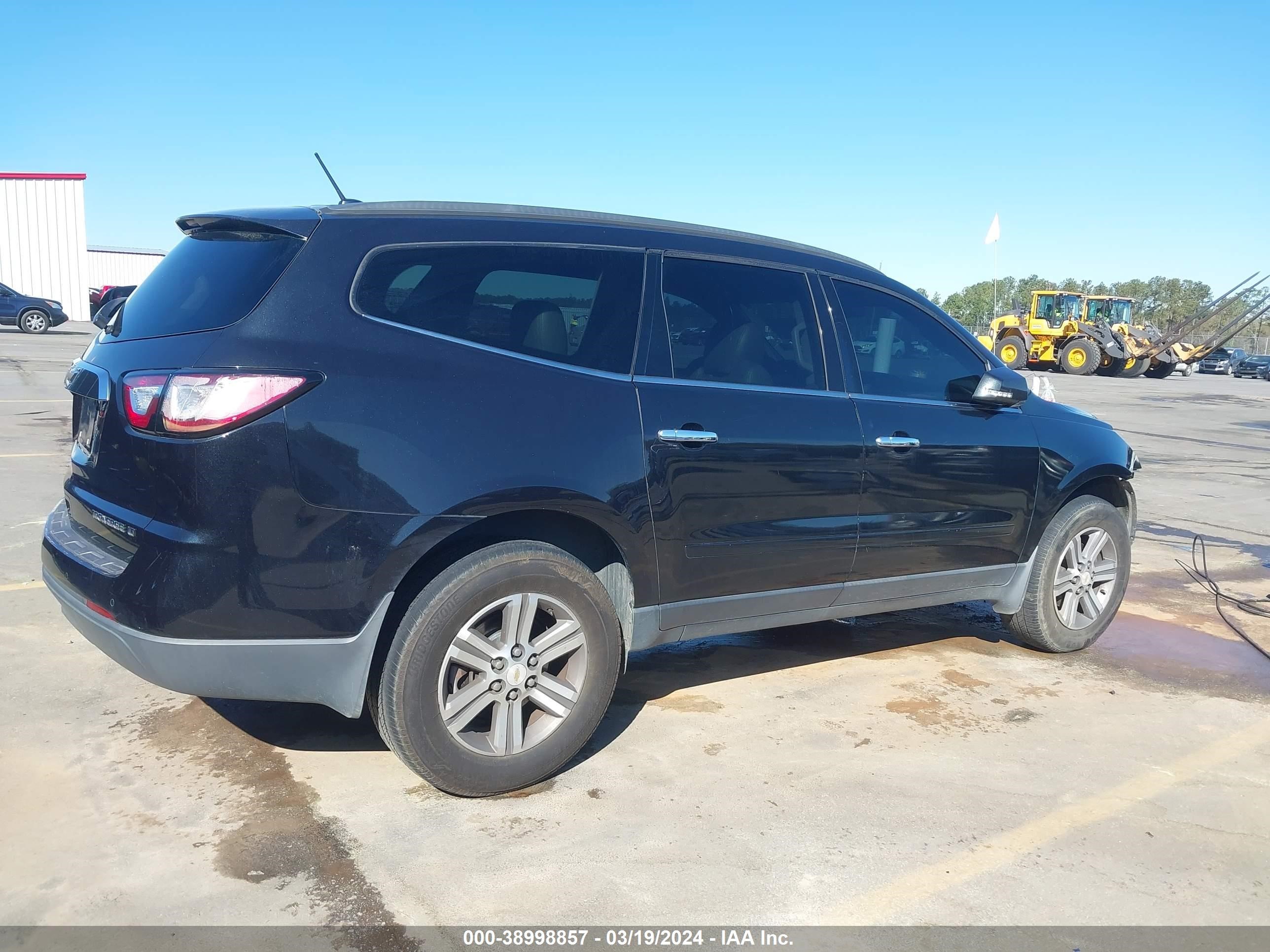 Photo 3 VIN: 1GNKRHKD5FJ142562 - CHEVROLET TRAVERSE 