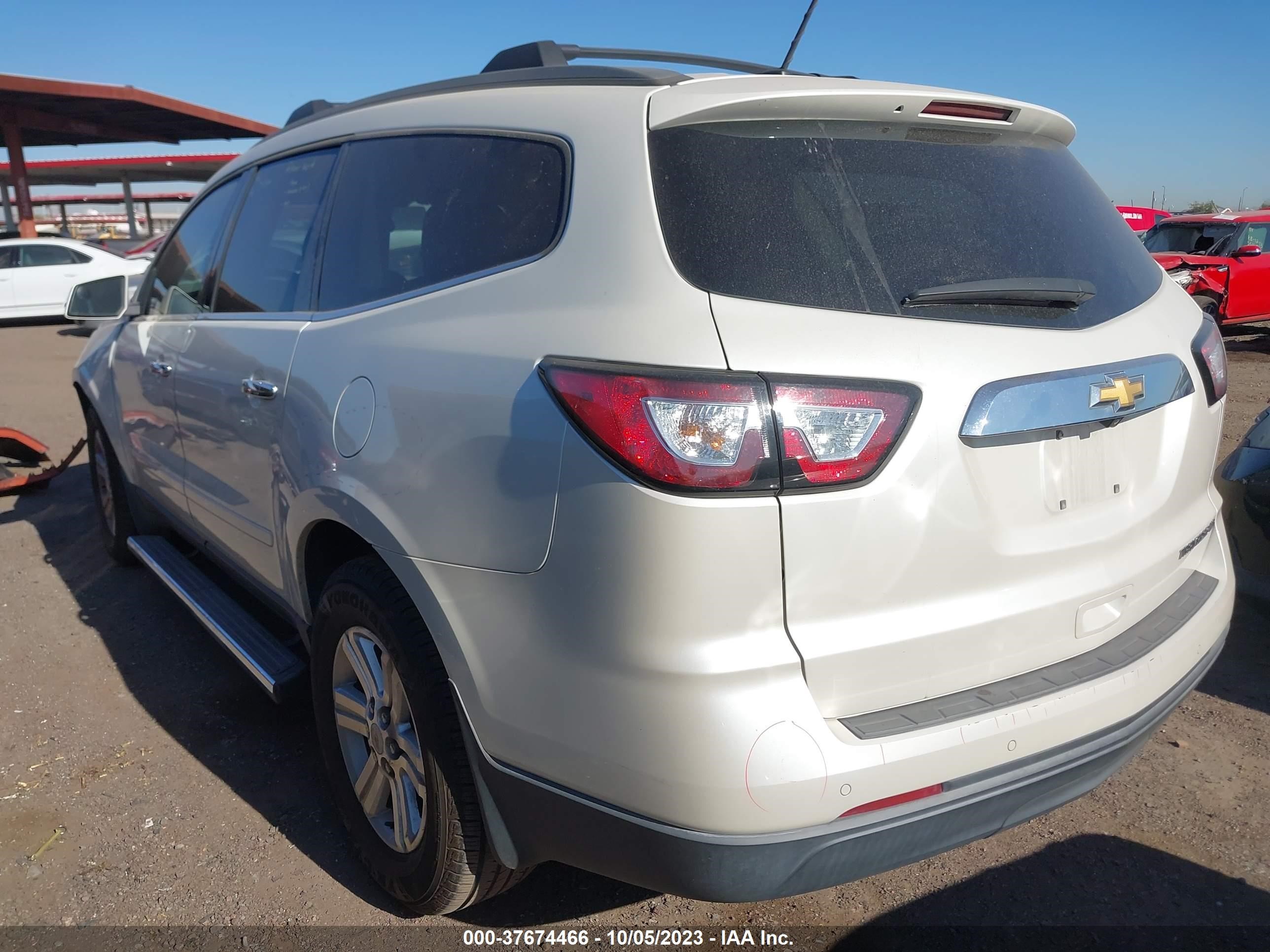 Photo 2 VIN: 1GNKRHKDXEJ221434 - CHEVROLET TRAVERSE 