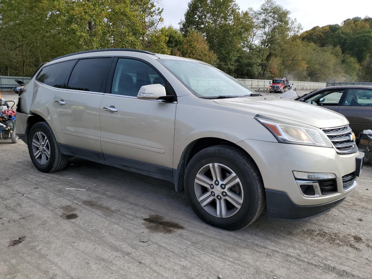 Photo 3 VIN: 1GNKRHKDXFJ159812 - CHEVROLET TRAVERSE 