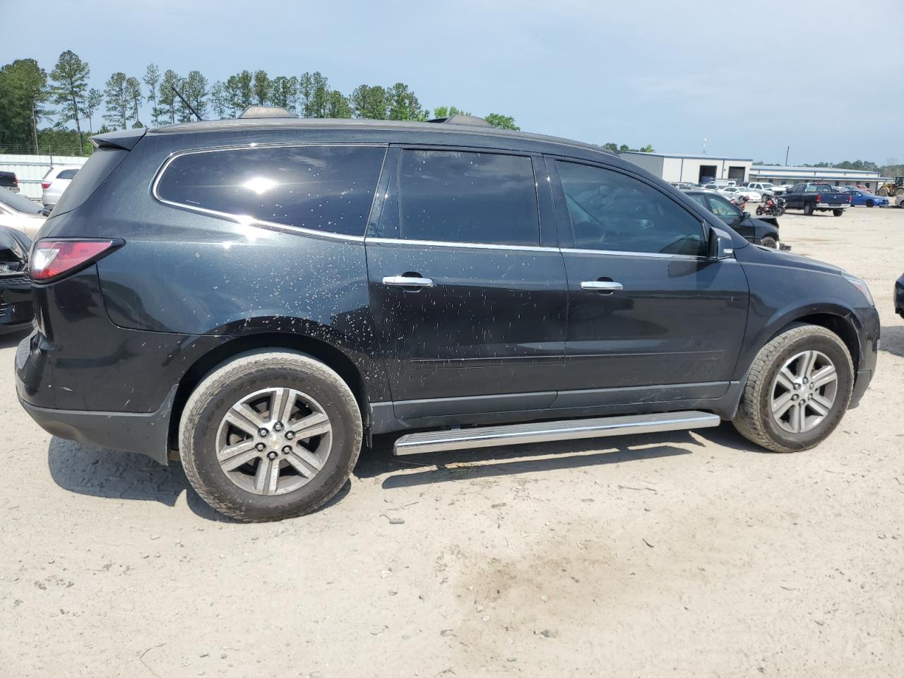 Photo 2 VIN: 1GNKRHKDXFJ292666 - CHEVROLET TRAVERSE 