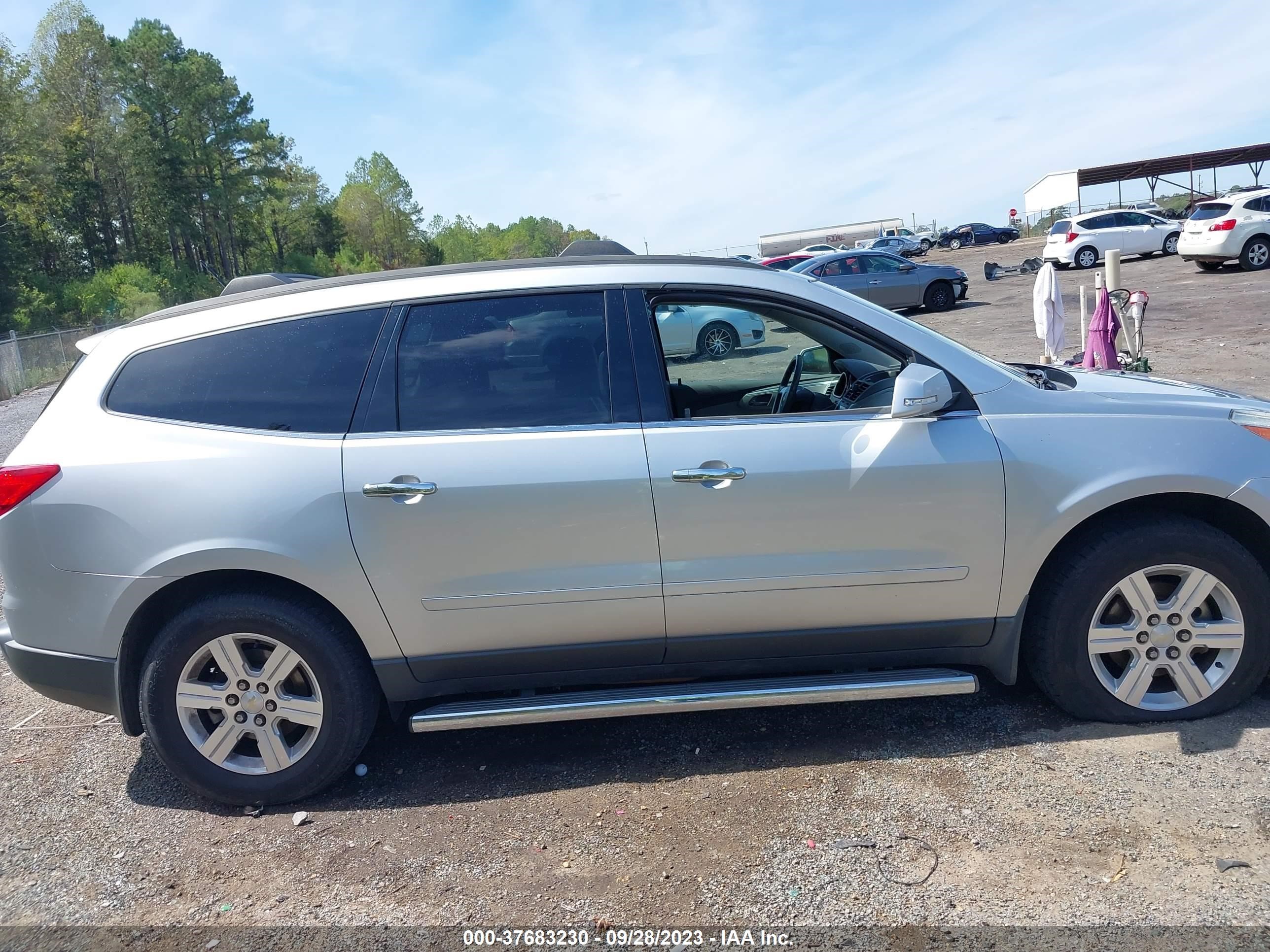 Photo 12 VIN: 1GNKRJED5CJ139207 - CHEVROLET TRAVERSE 