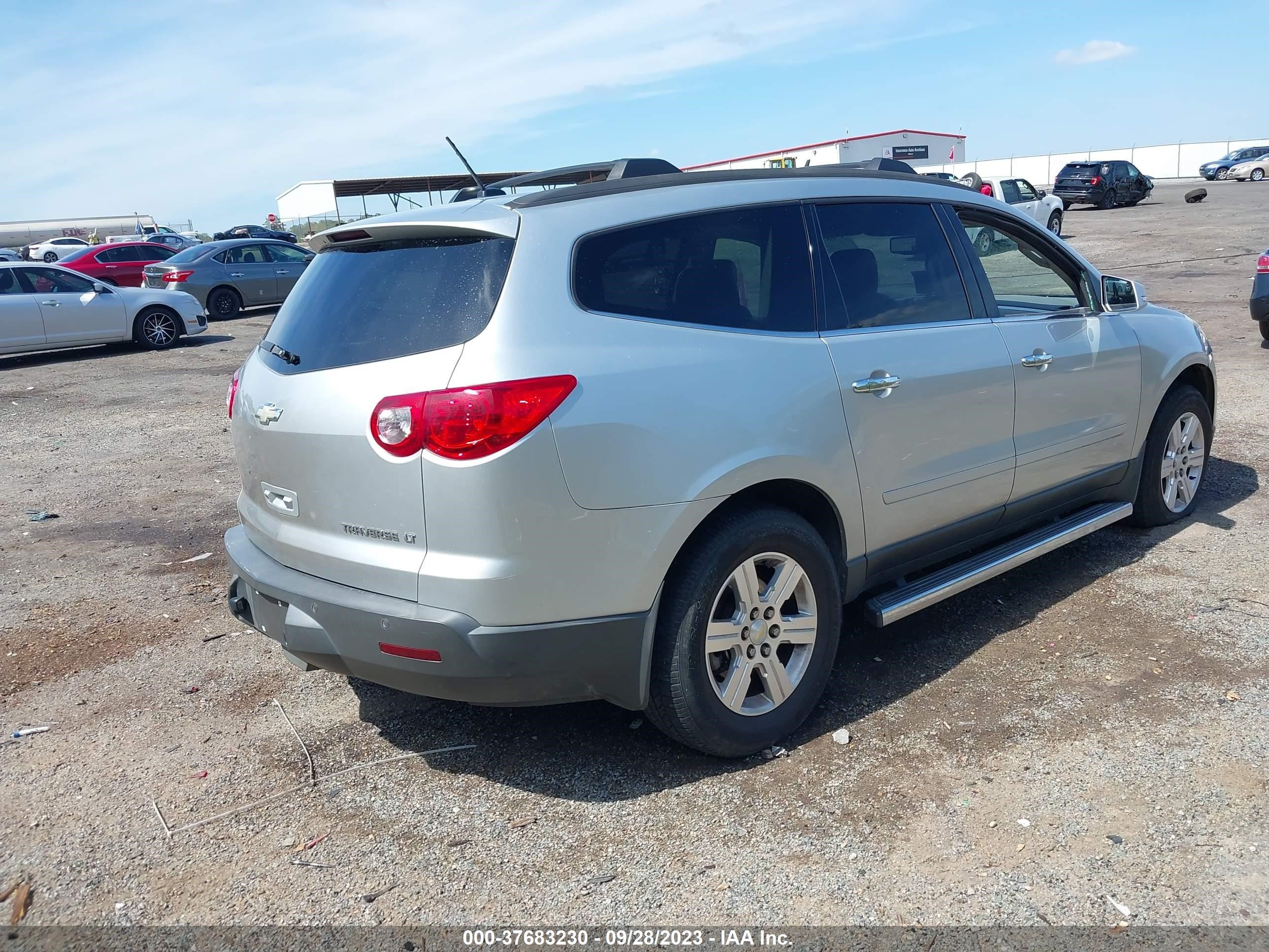 Photo 3 VIN: 1GNKRJED5CJ139207 - CHEVROLET TRAVERSE 