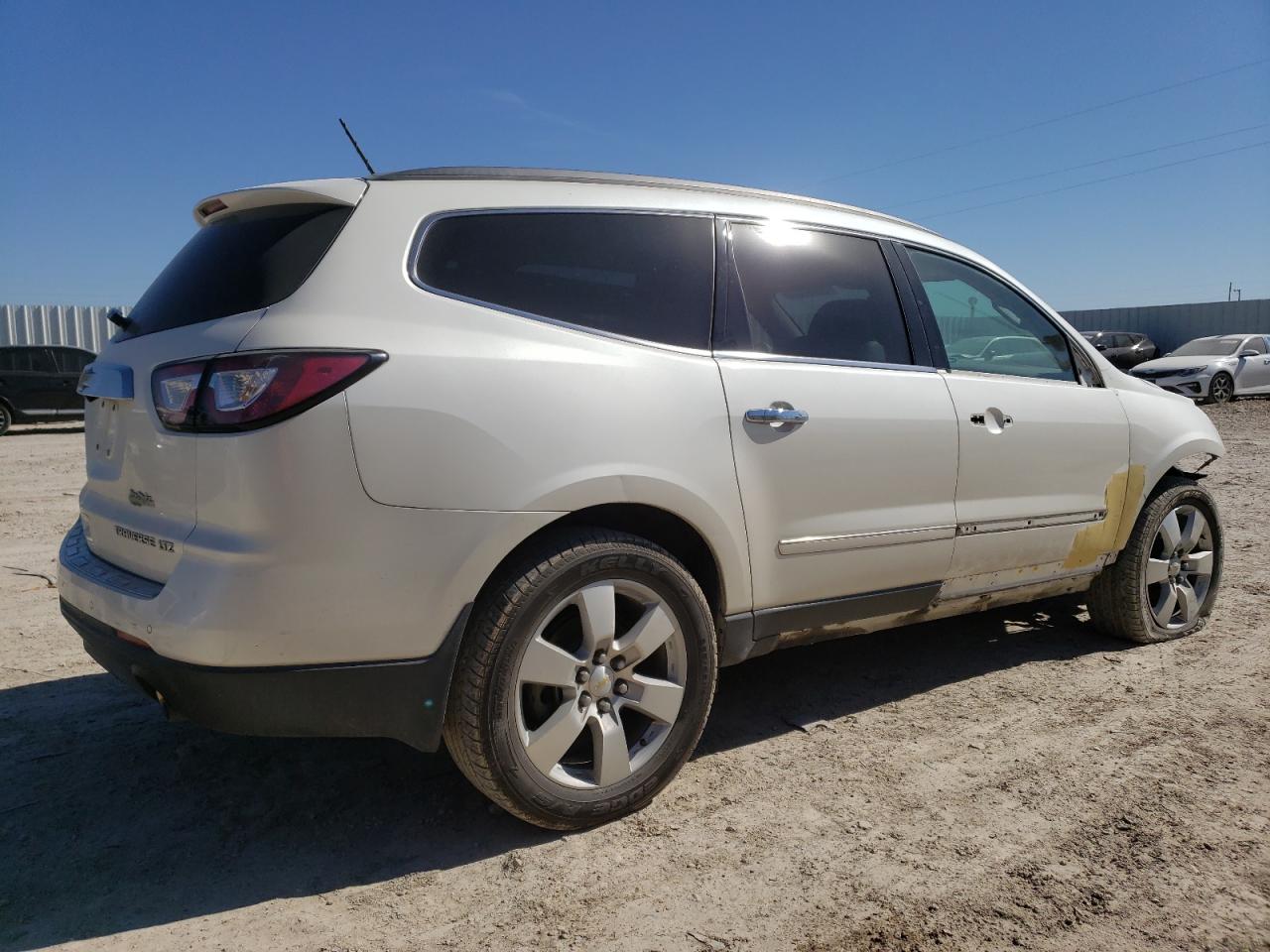 Photo 2 VIN: 1GNKRJKD1FJ141223 - CHEVROLET TRAVERSE 