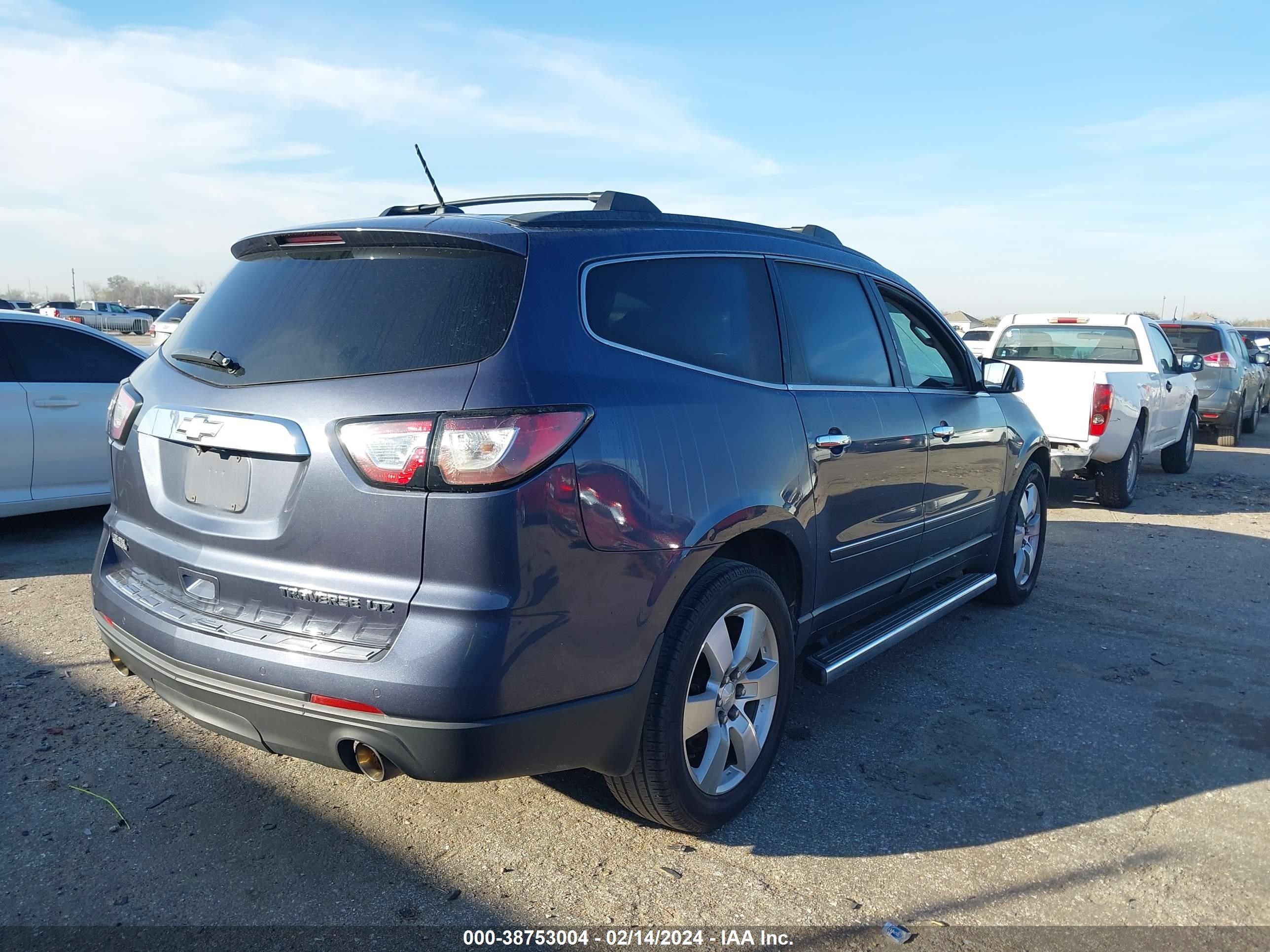 Photo 3 VIN: 1GNKRJKD2EJ188940 - CHEVROLET TRAVERSE 