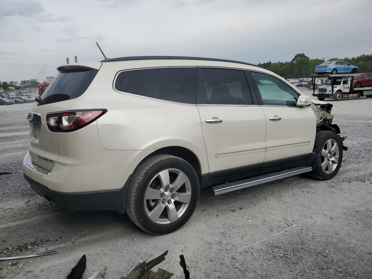 Photo 2 VIN: 1GNKRJKD2FJ126908 - CHEVROLET TRAVERSE 