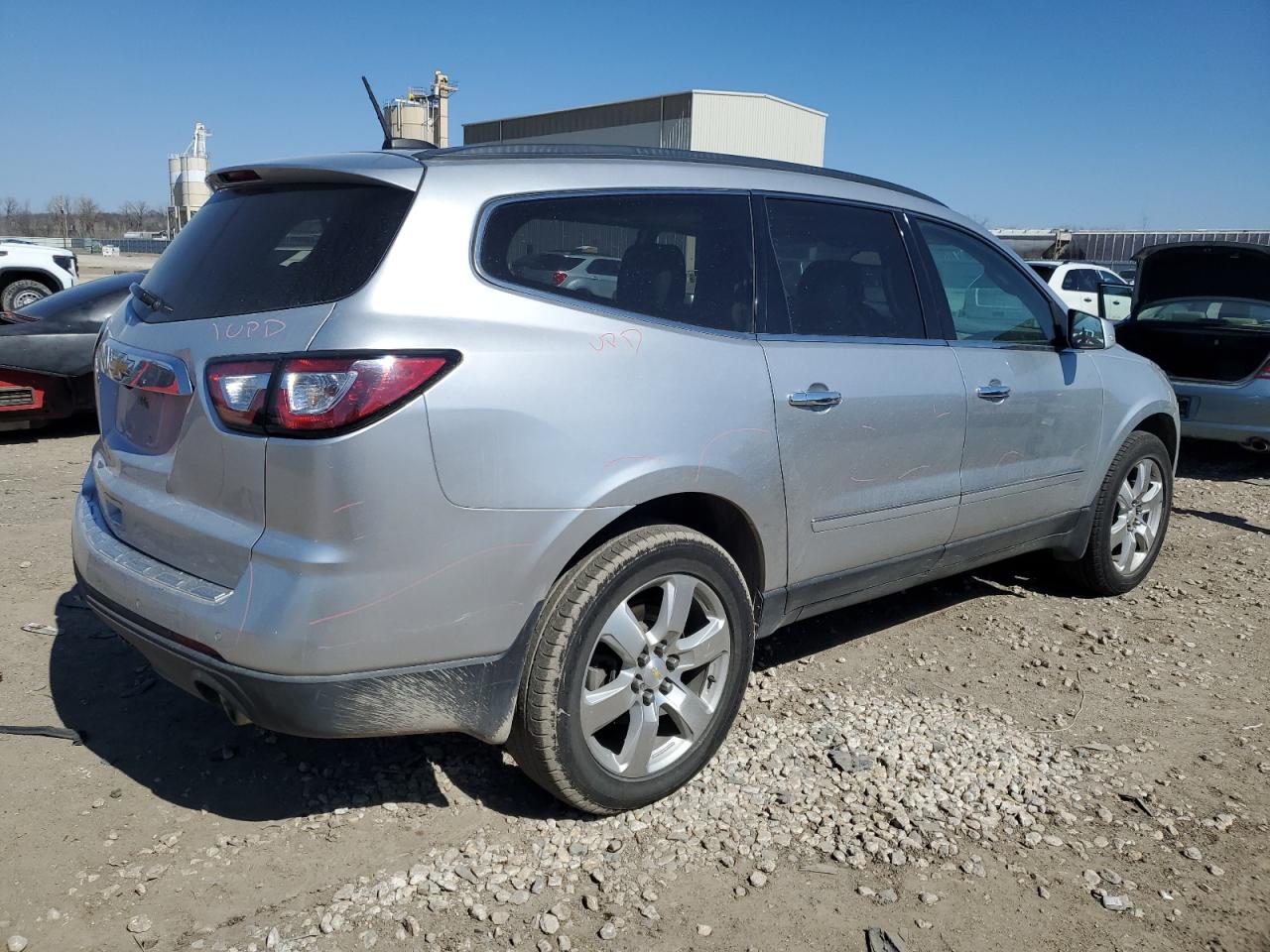 Photo 2 VIN: 1GNKRJKD2GJ263266 - CHEVROLET TRAVERSE 