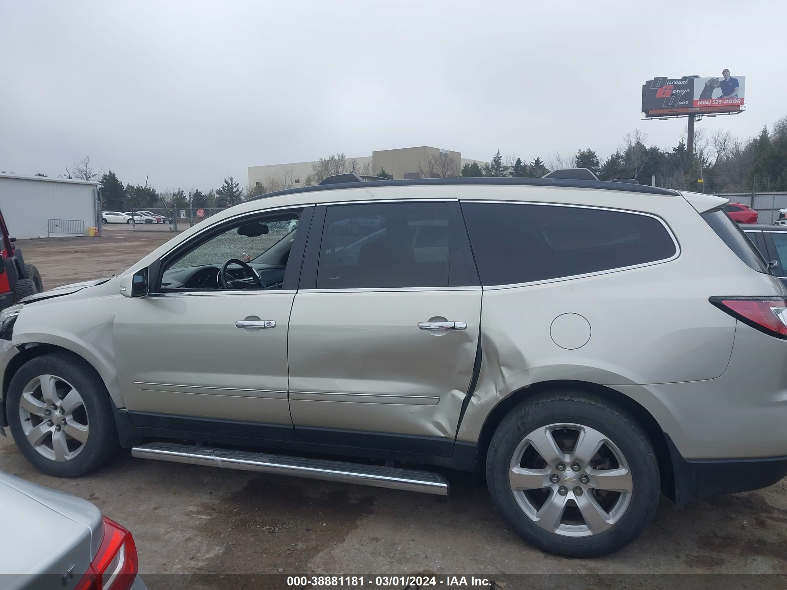 Photo 13 VIN: 1GNKRJKD8GJ307707 - CHEVROLET TRAVERSE 