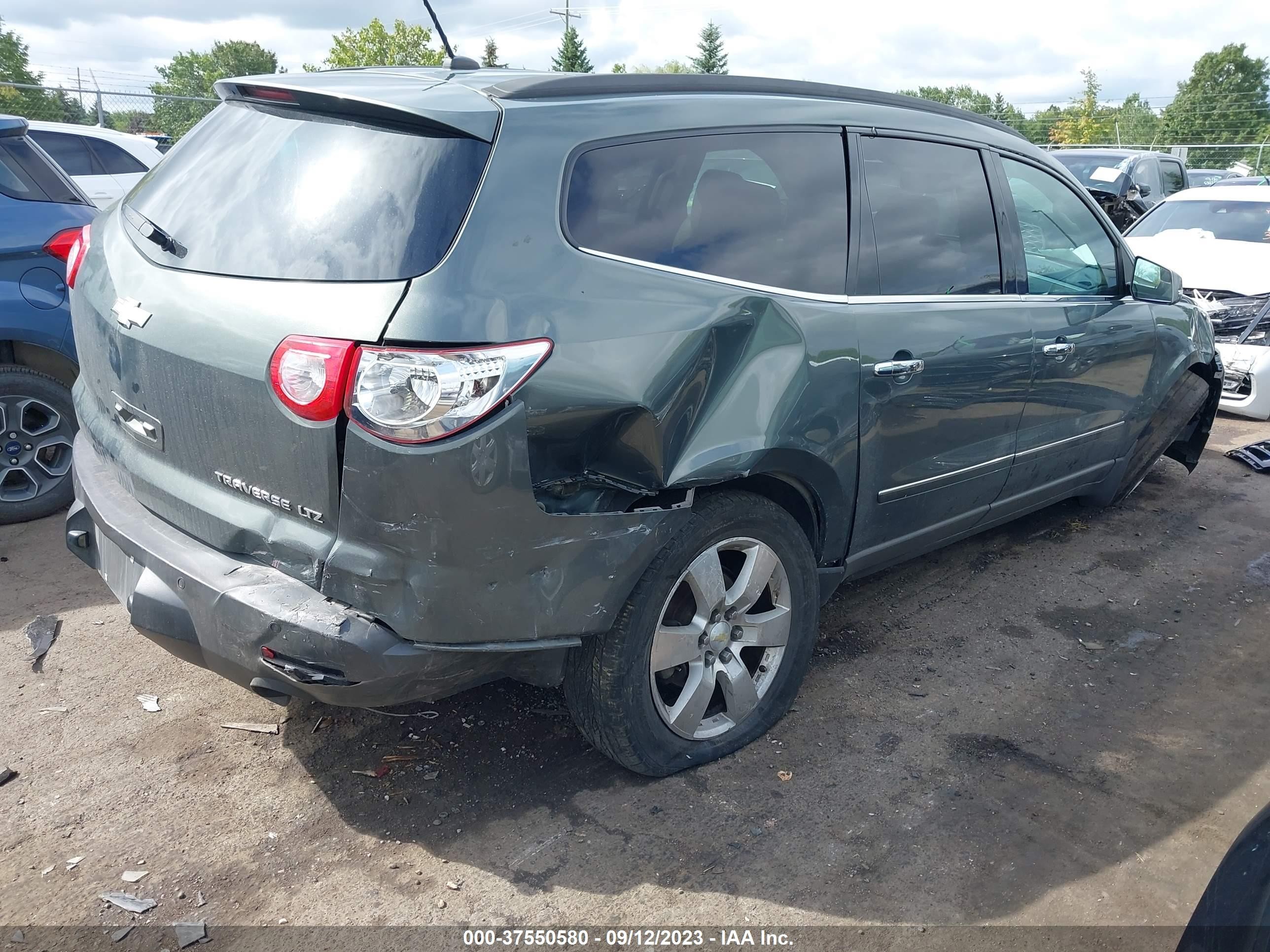 Photo 3 VIN: 1GNKRLED2BJ265924 - CHEVROLET TRAVERSE 