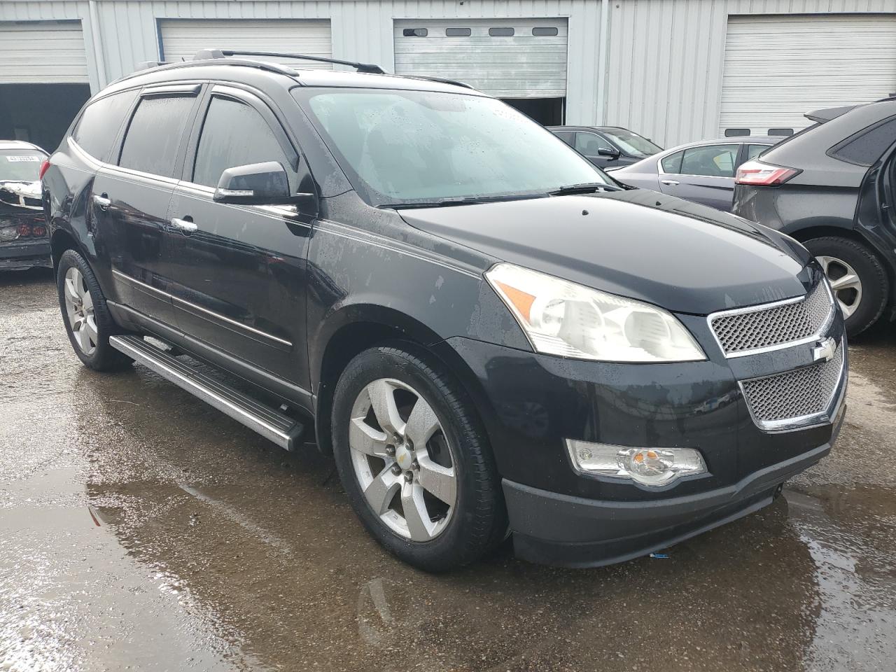 Photo 3 VIN: 1GNKRLED5BJ185338 - CHEVROLET TRAVERSE 