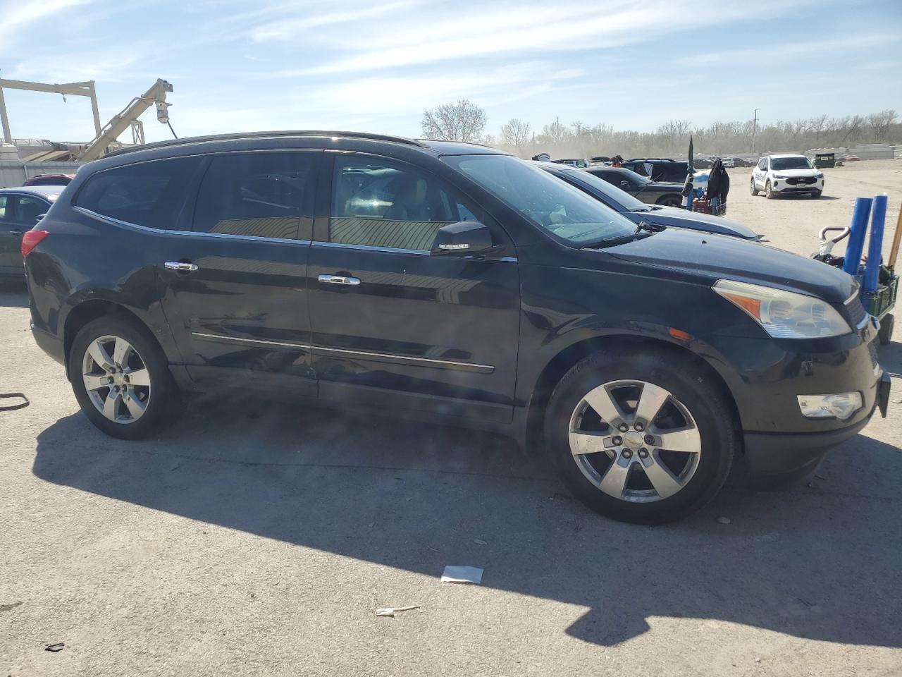 Photo 3 VIN: 1GNKRLED6BJ262119 - CHEVROLET TRAVERSE 