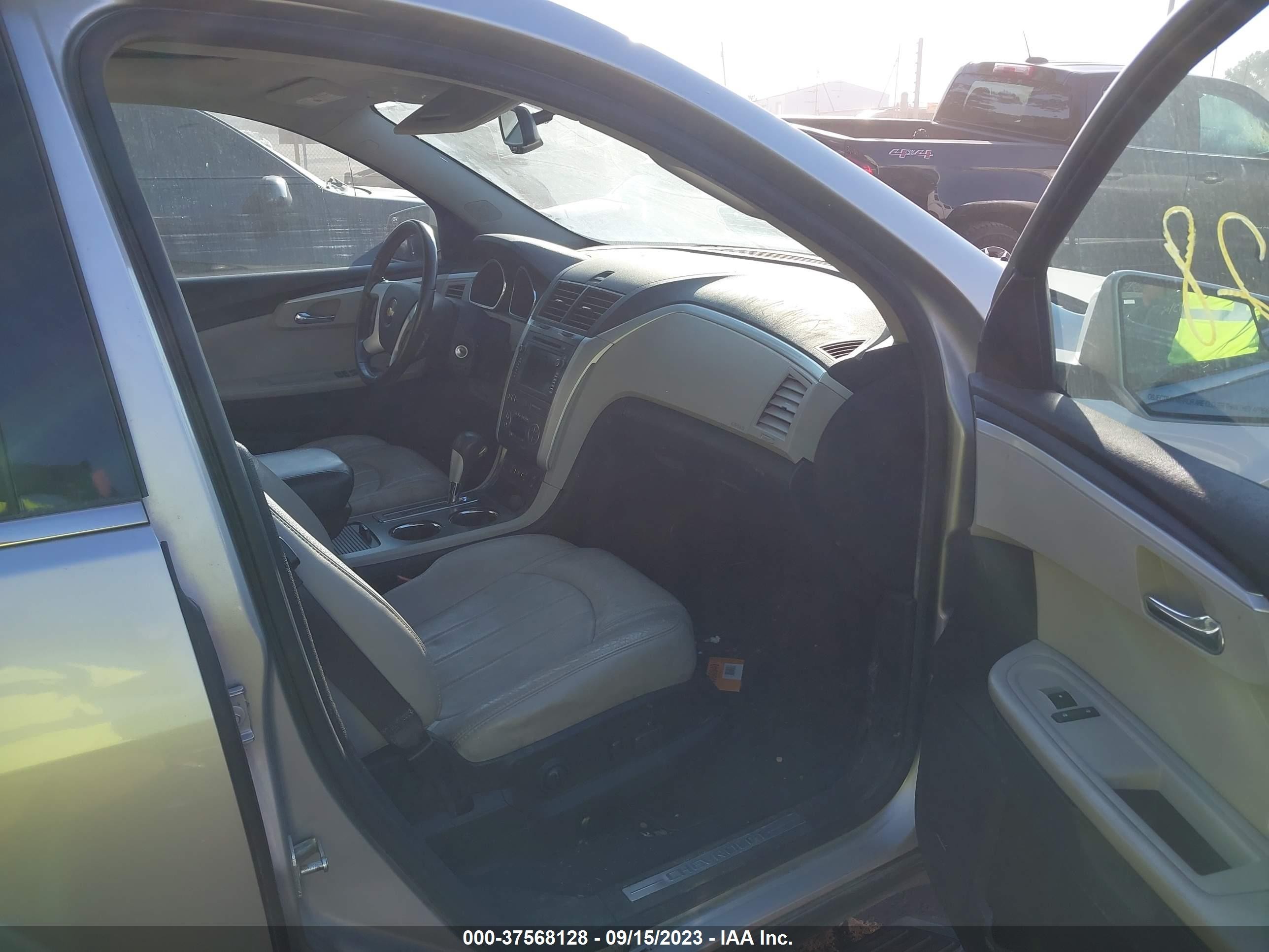 Photo 4 VIN: 1GNKRLED8BJ169649 - CHEVROLET TRAVERSE 